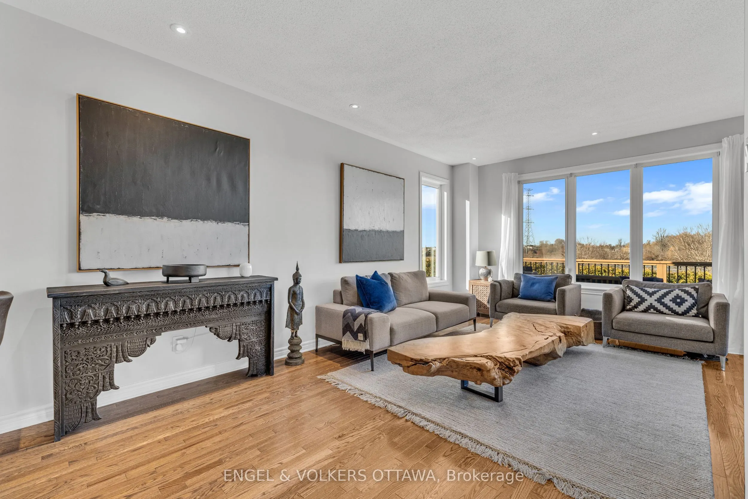 1080 Northgraves Crescent