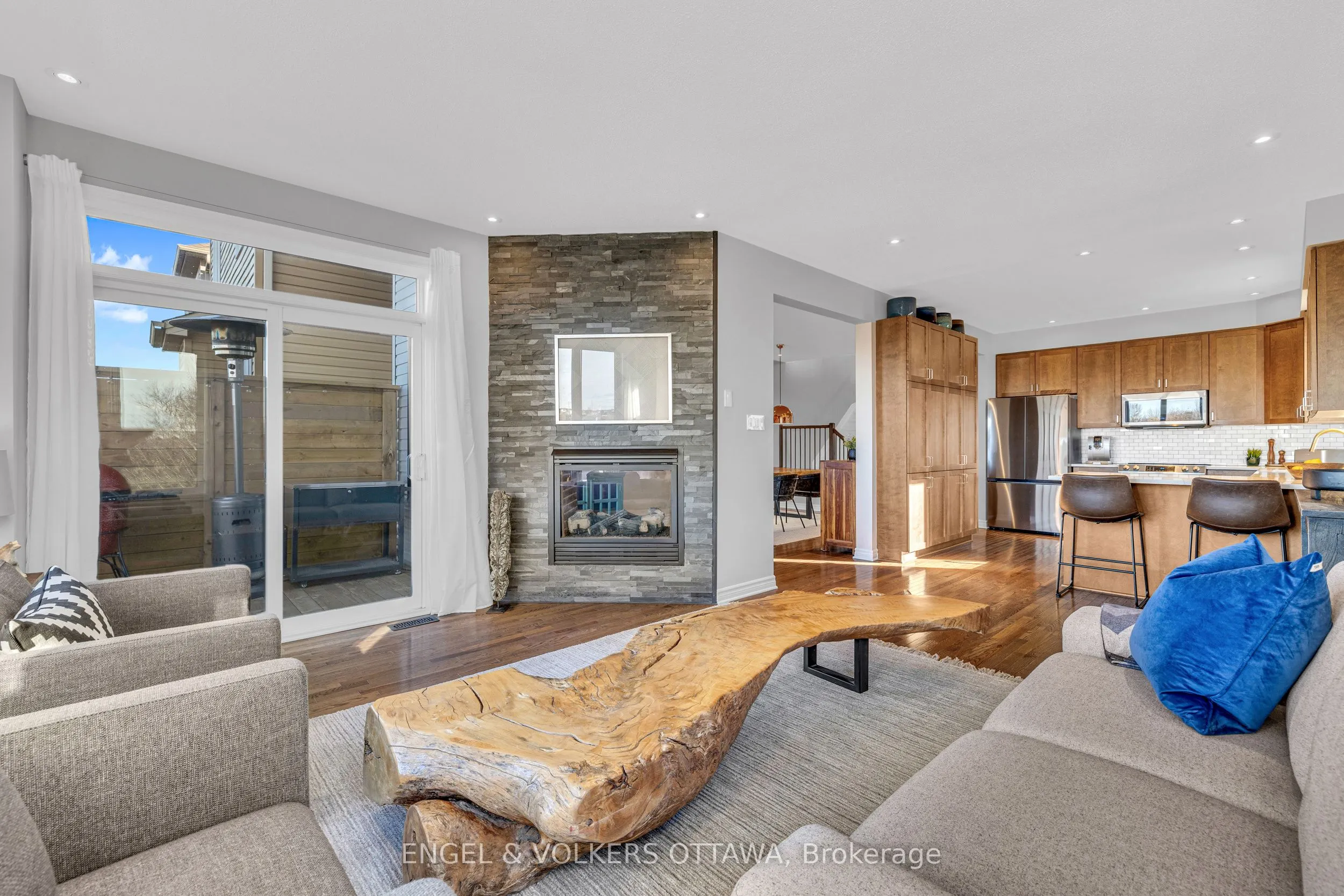 1080 Northgraves Crescent