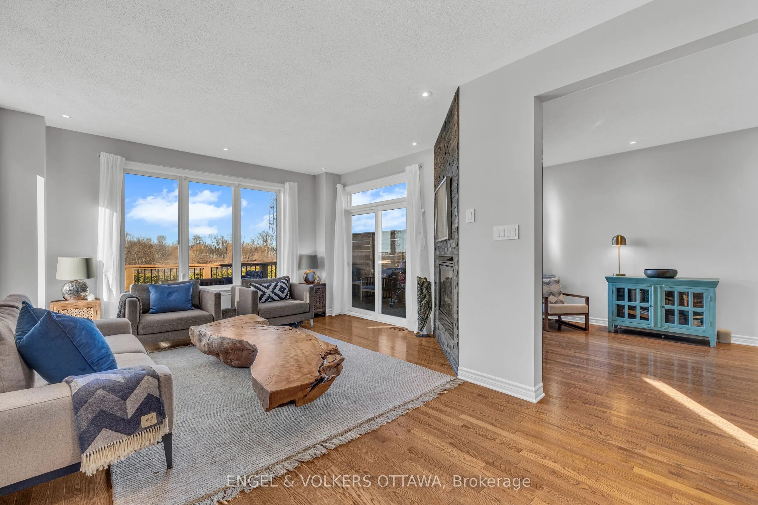 1080 Northgraves Crescent