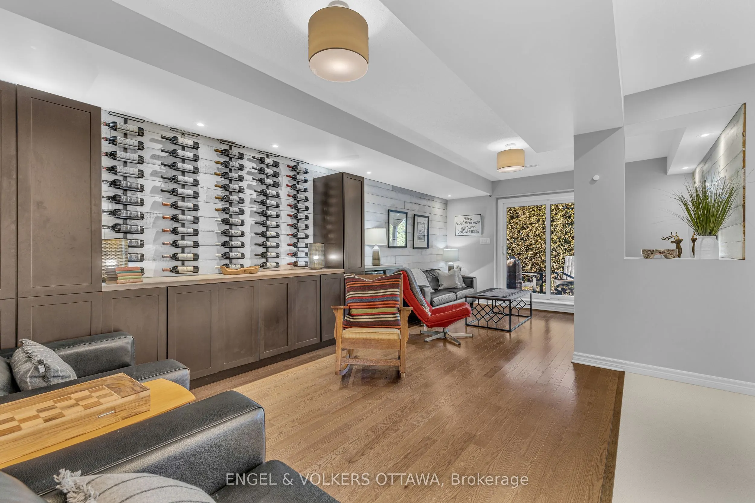 1080 Northgraves Crescent