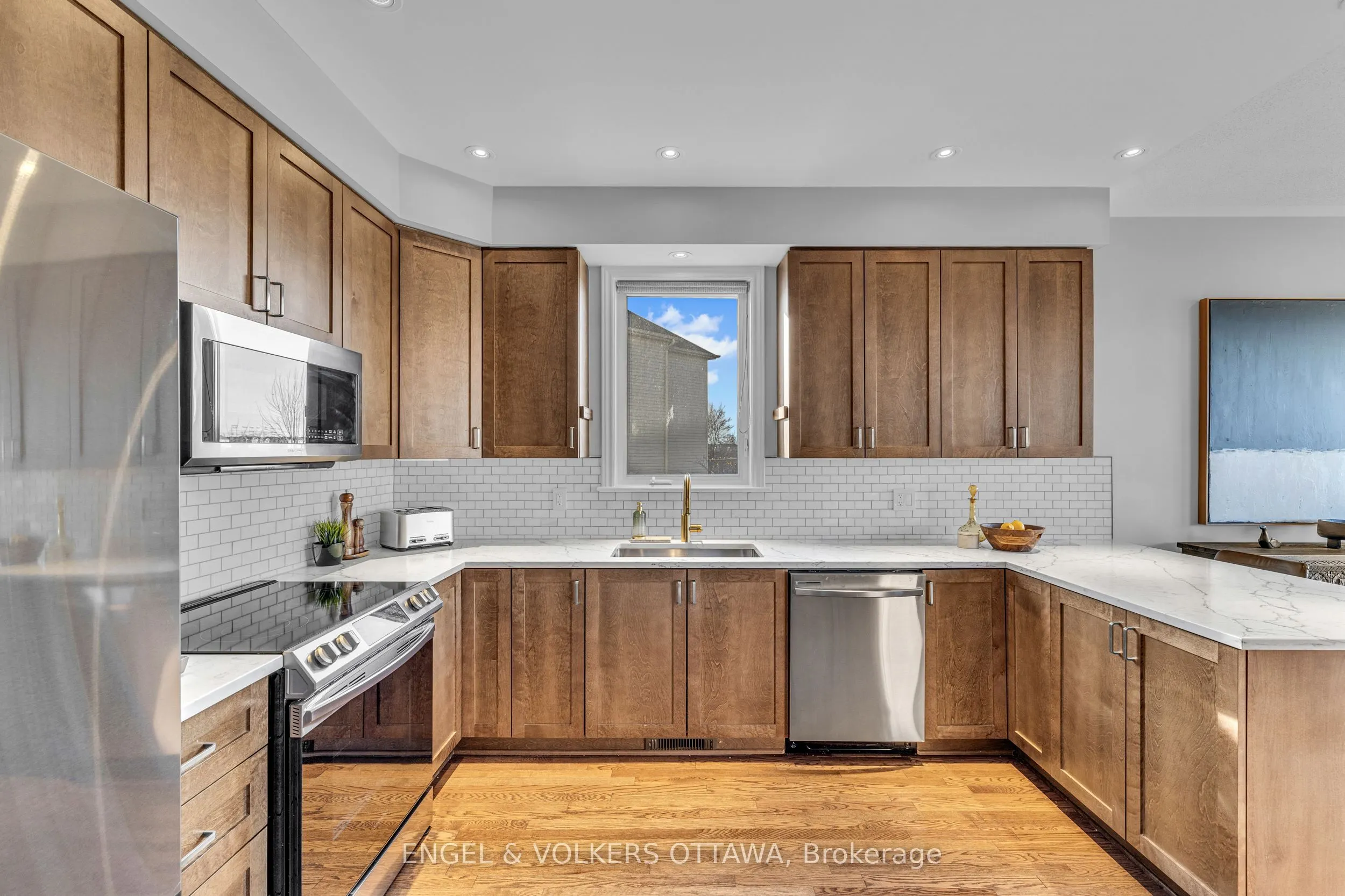 1080 Northgraves Crescent