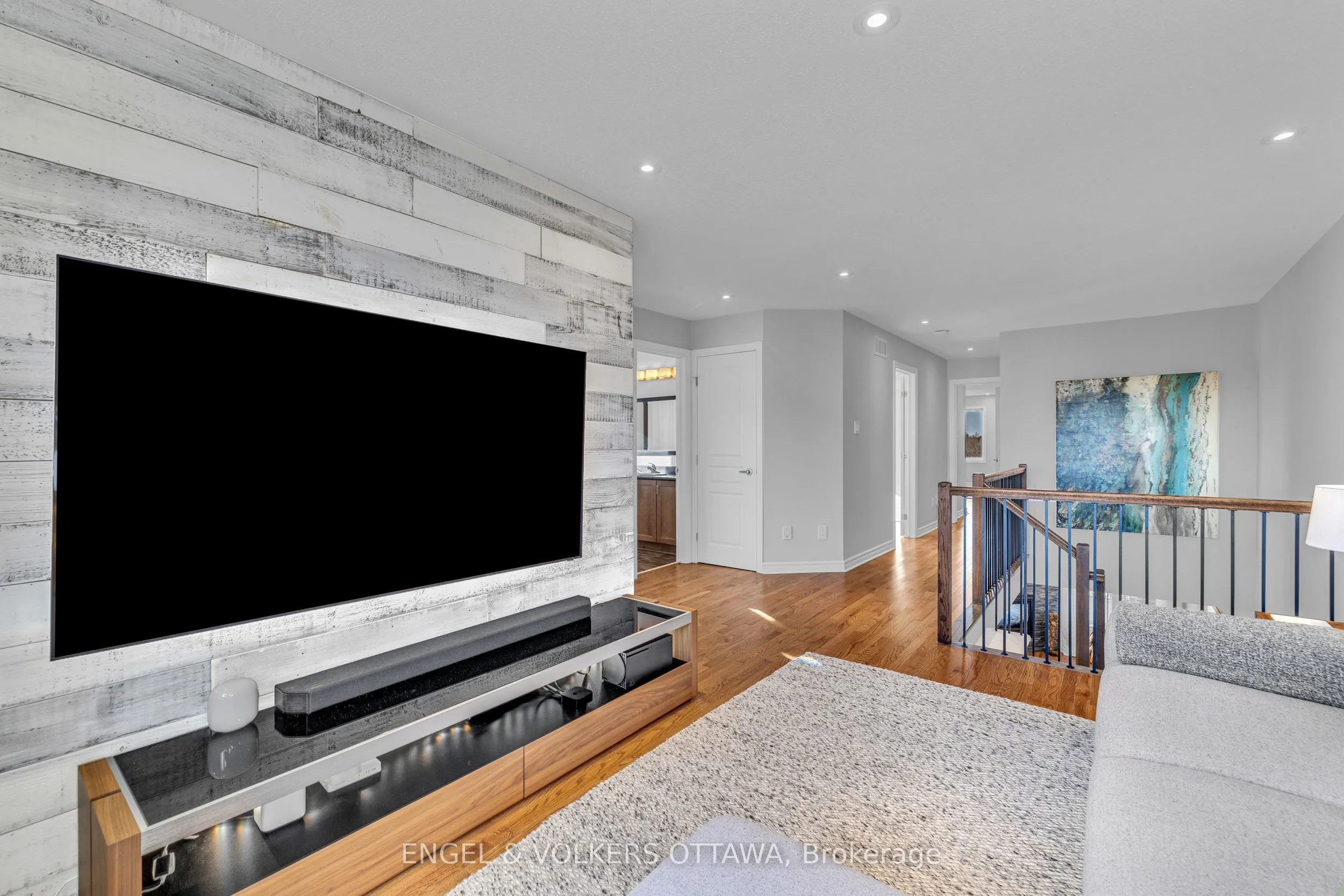 1080 Northgraves Crescent