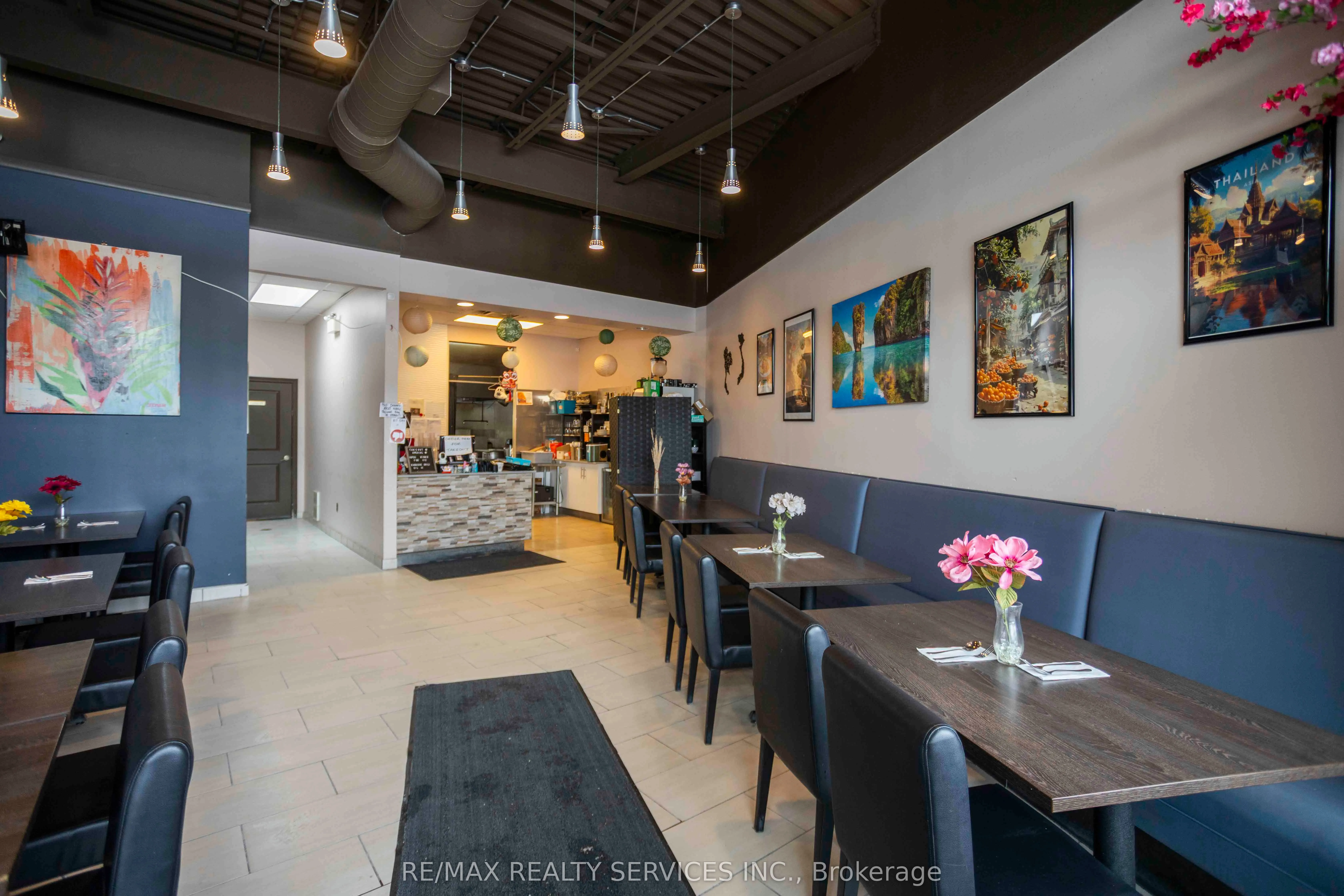 646 Erb St Street W