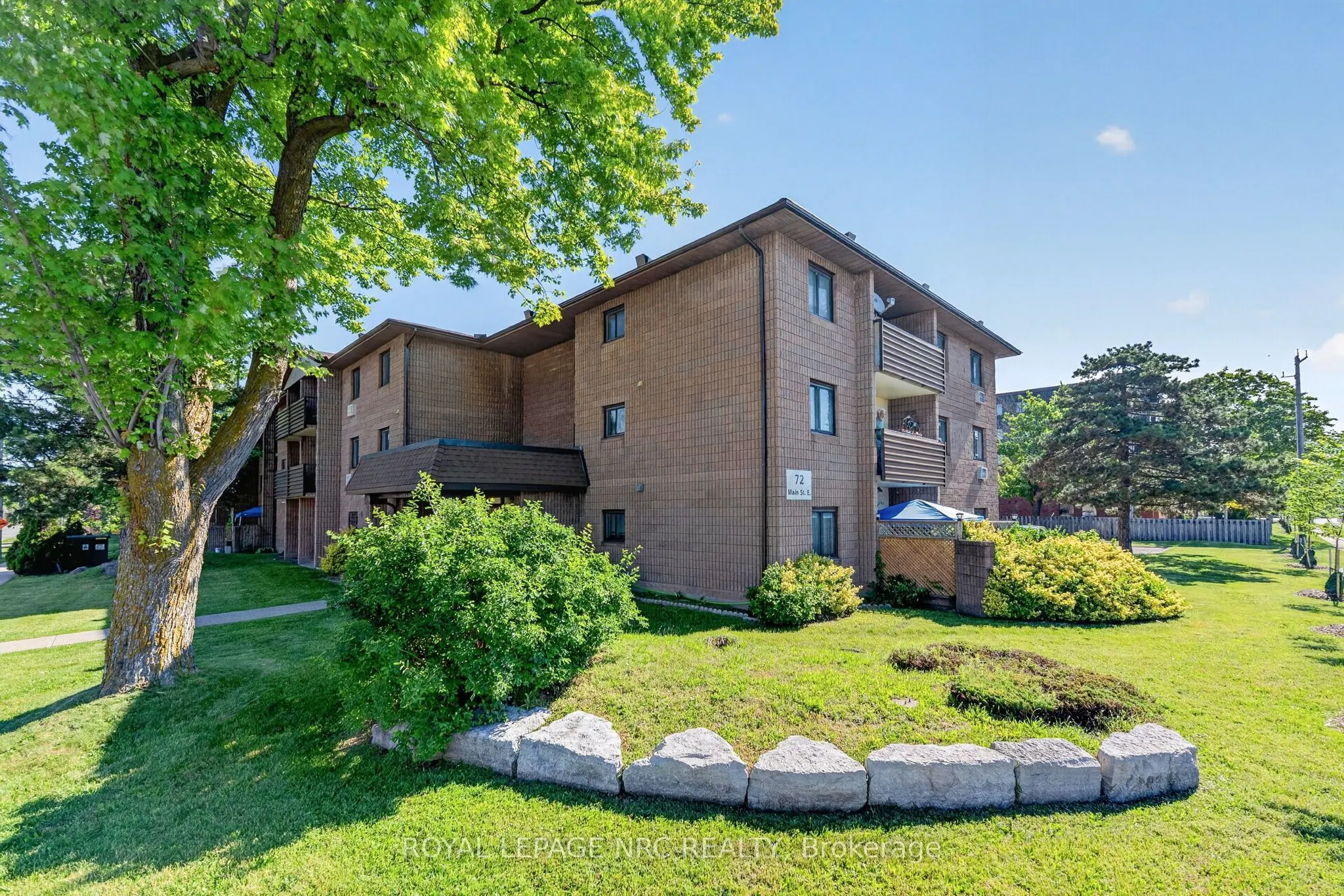 72 Main Street E #327