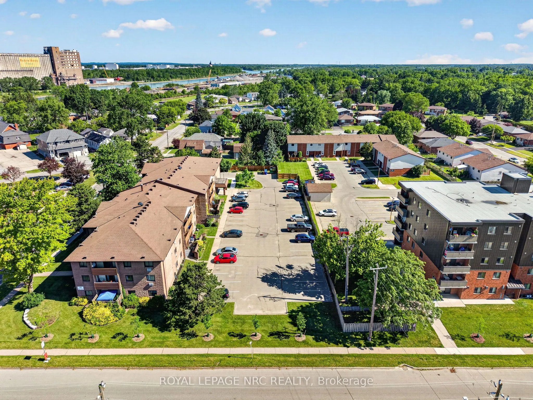 72 Main Street E #327