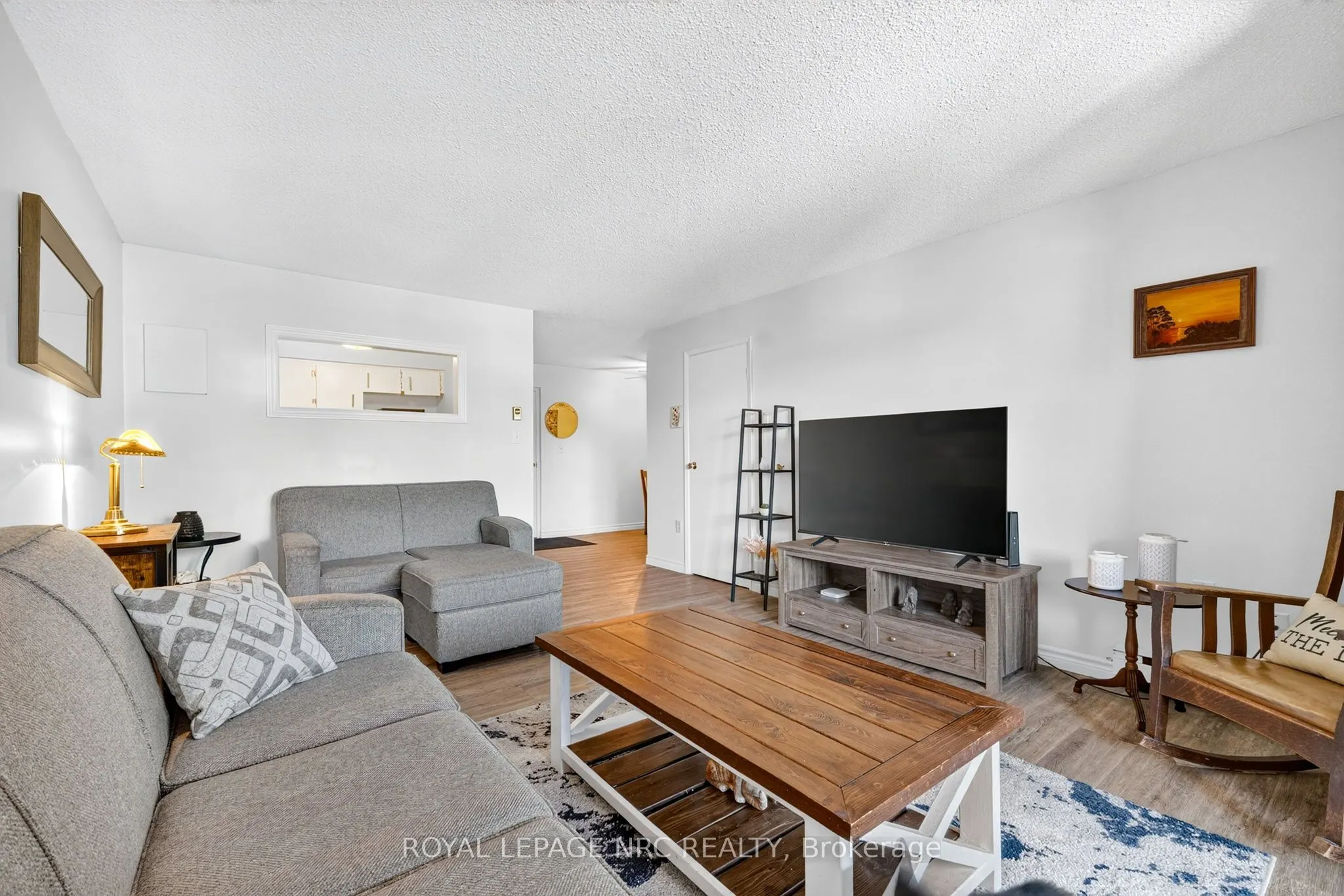 72 Main Street E #327