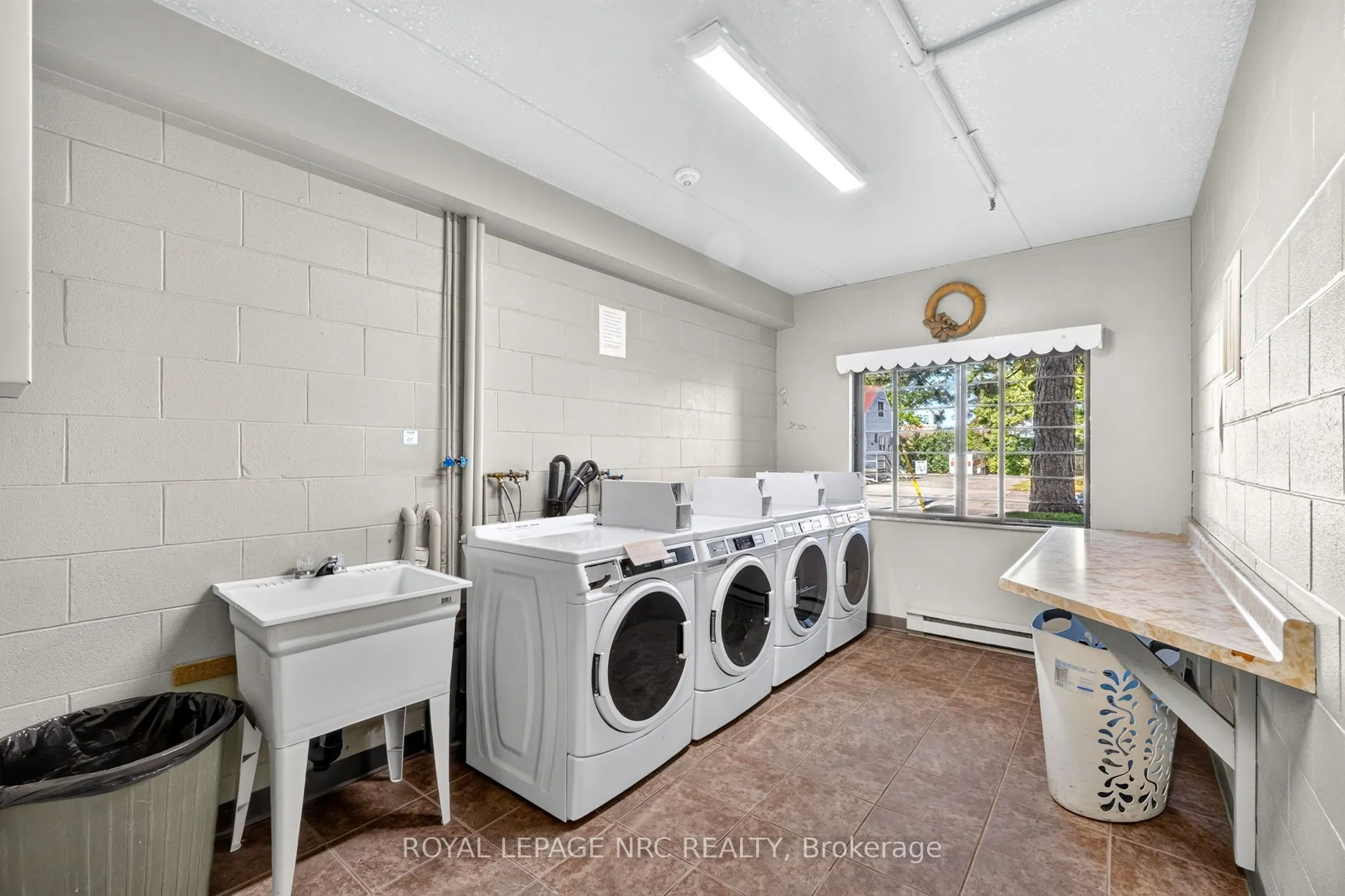 72 Main Street E #327