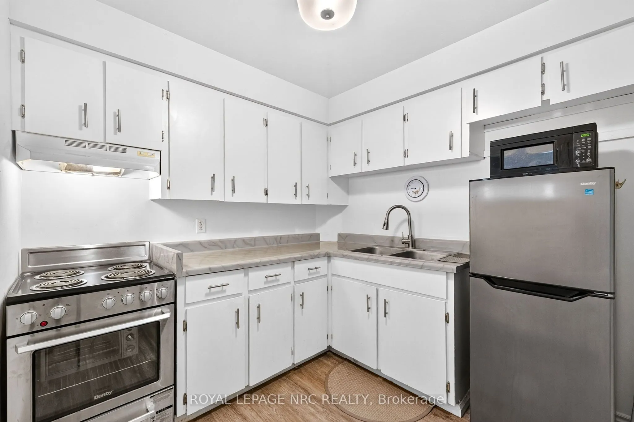 72 Main Street E #327