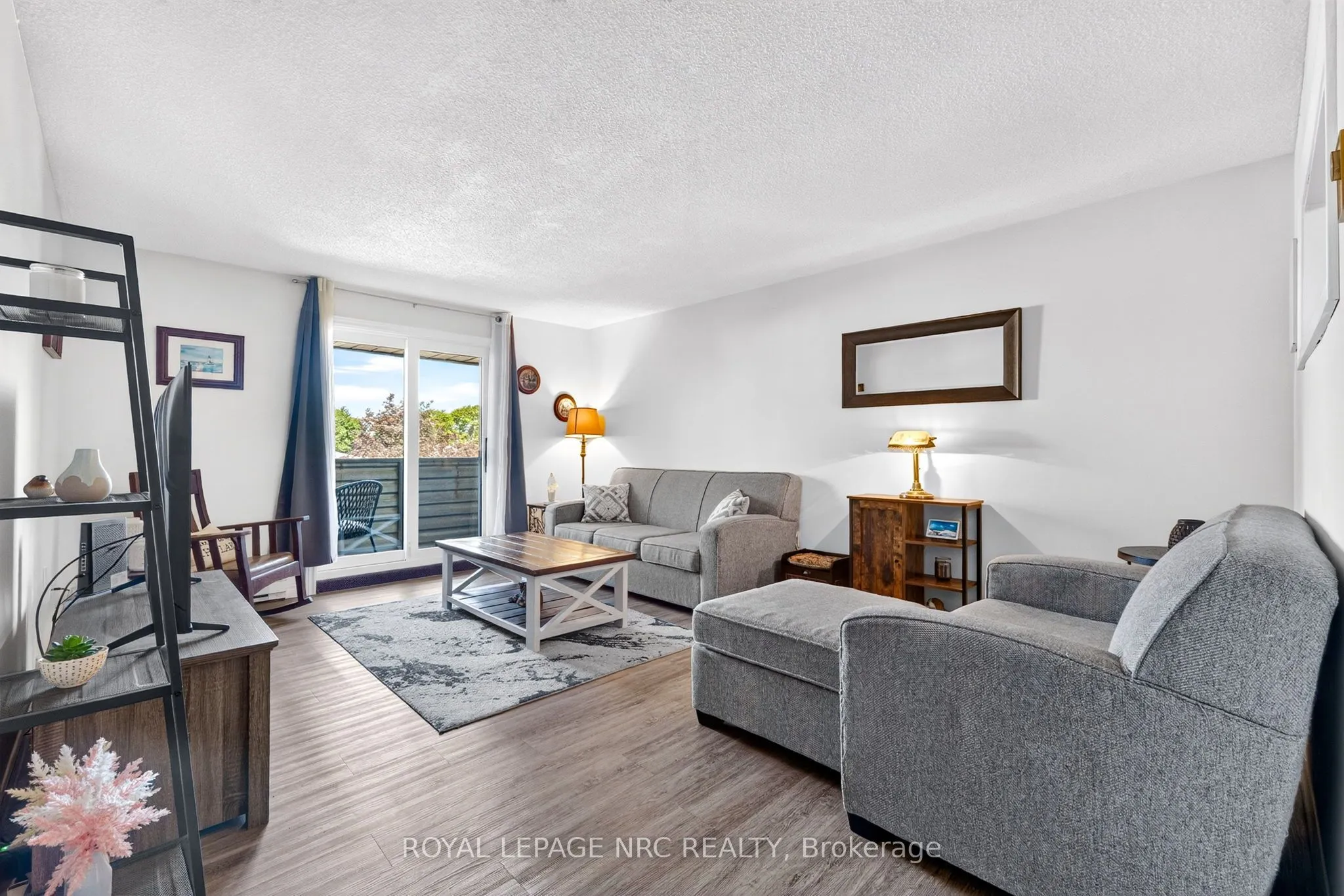 72 Main Street E #327