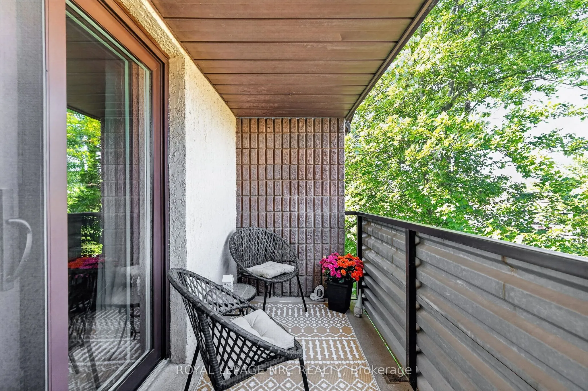 72 Main Street E #327