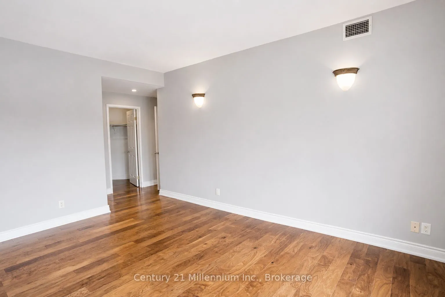 10 Bay Street E #407
