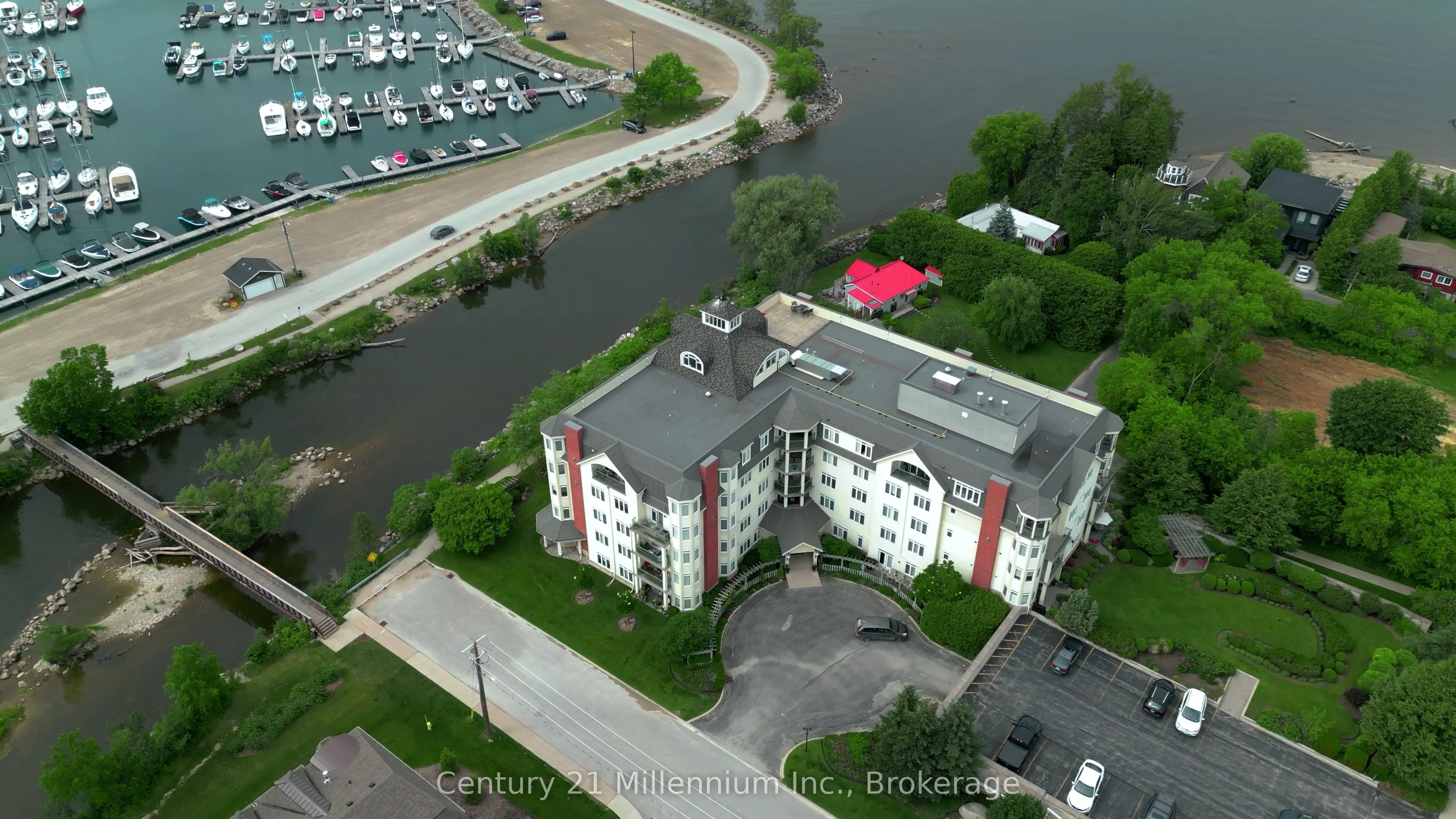 10 Bay Street E #407