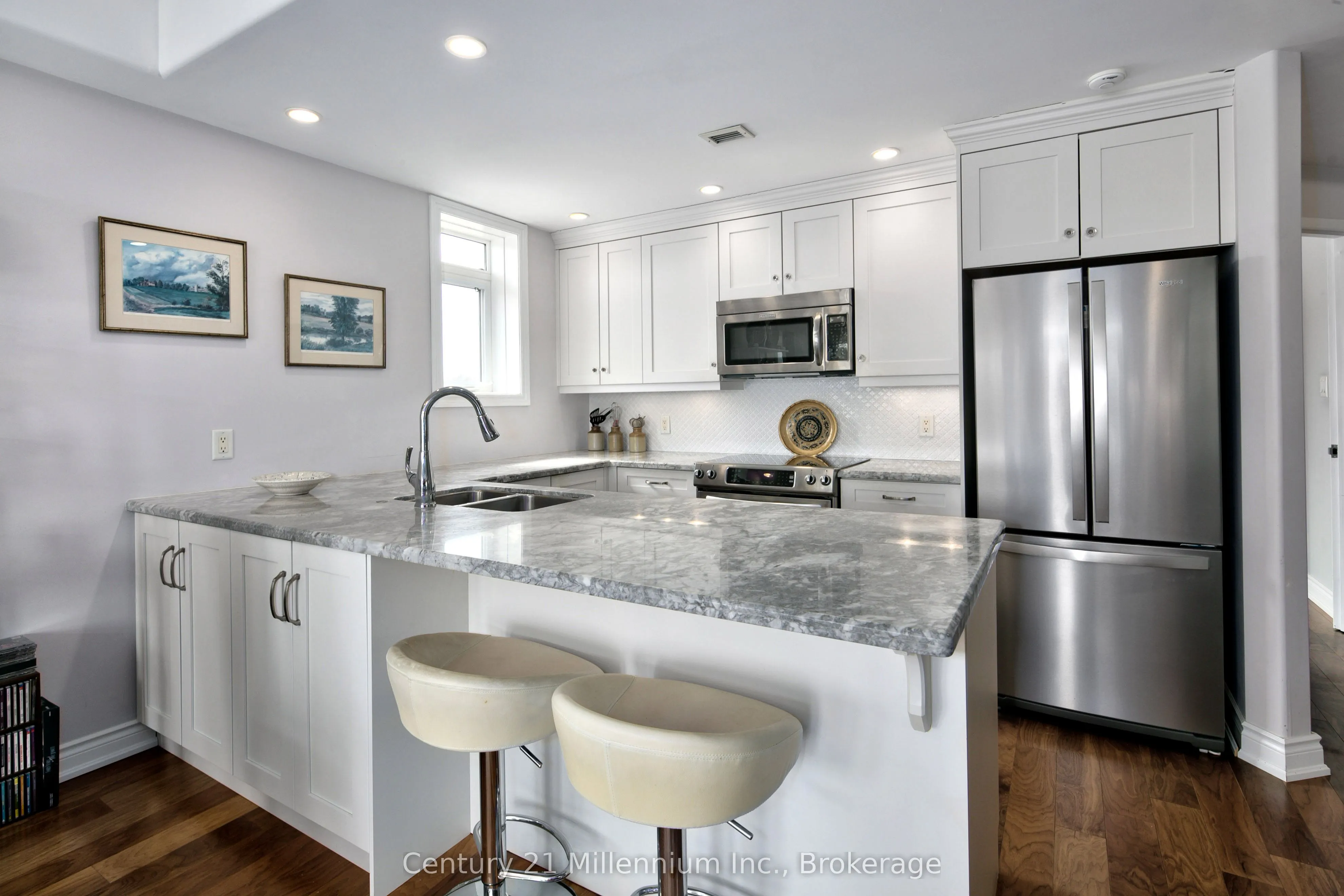 10 Bay Street E #407