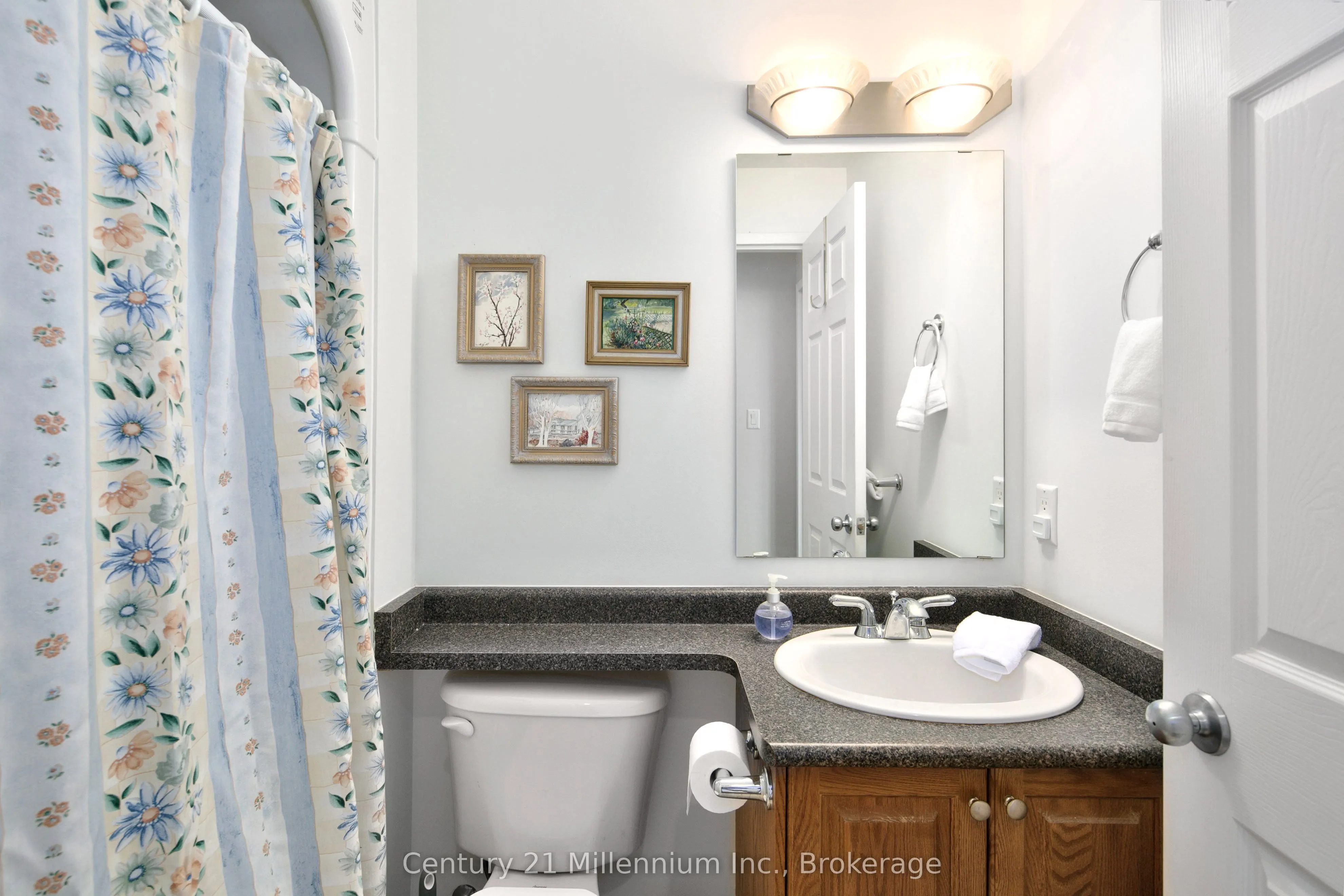 10 Bay Street E #407