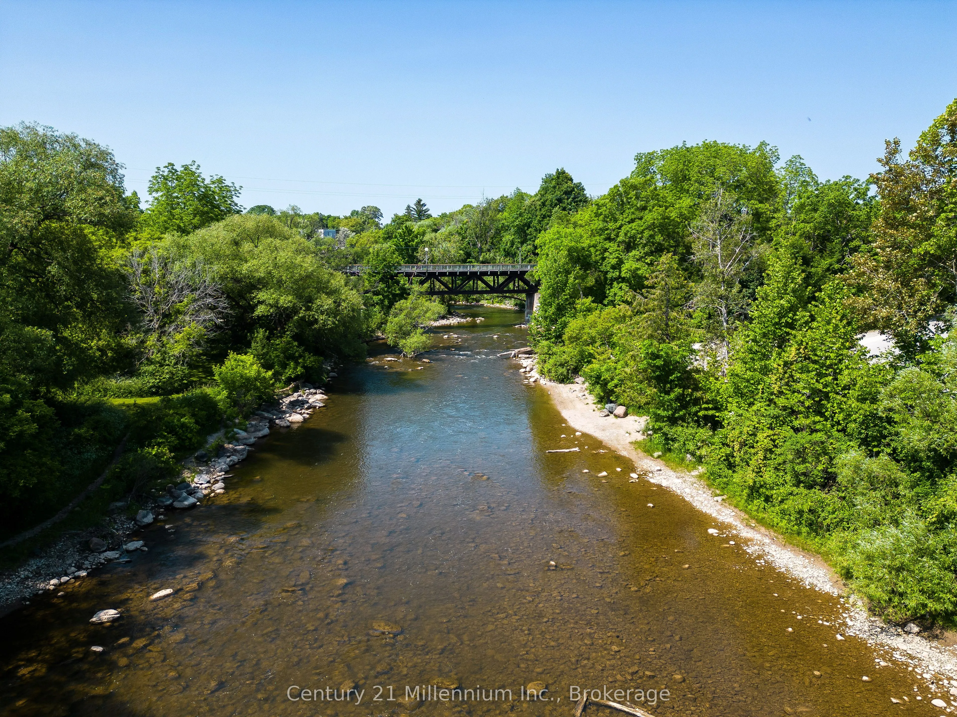 10 Bay Street E #407