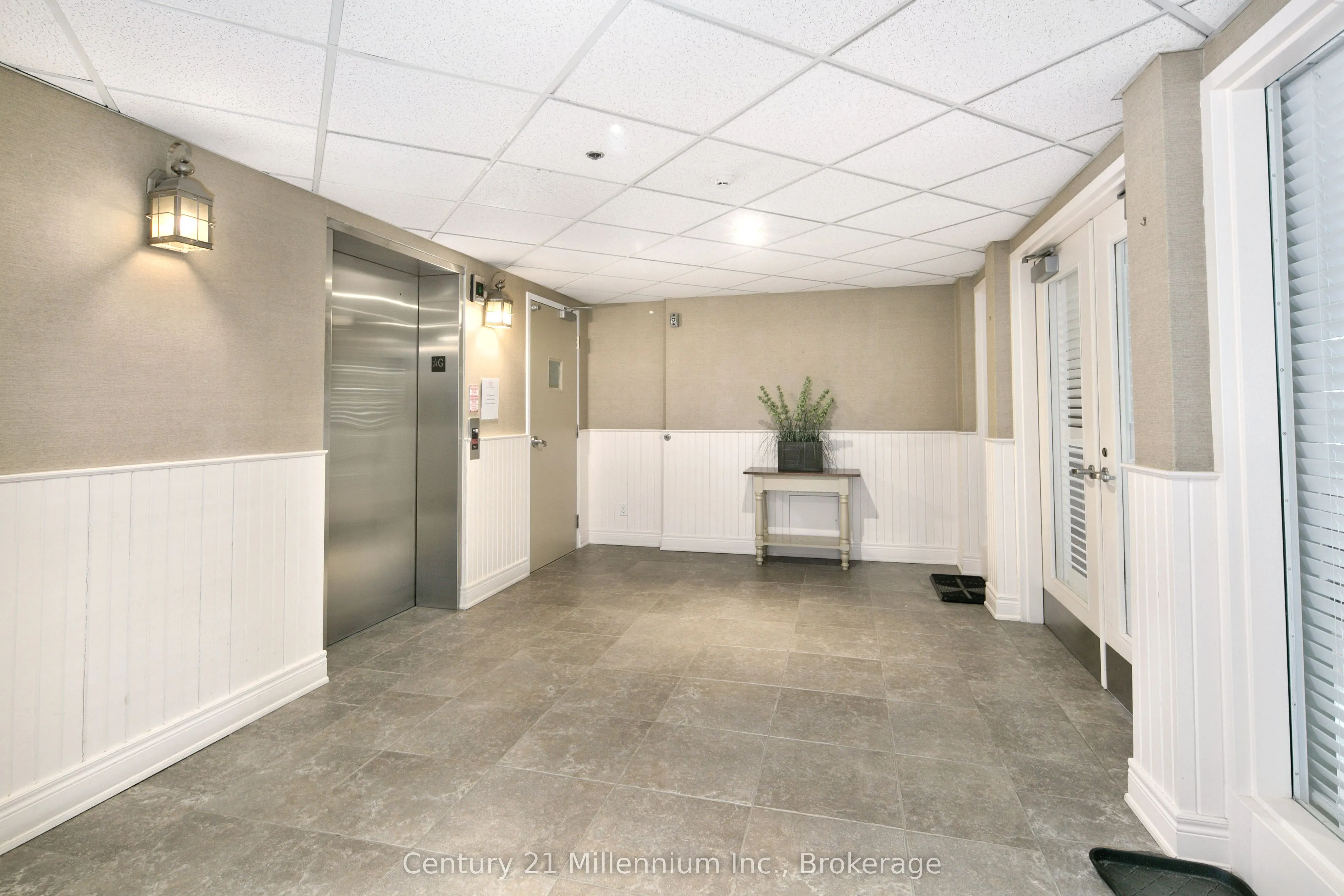 10 Bay Street E #407
