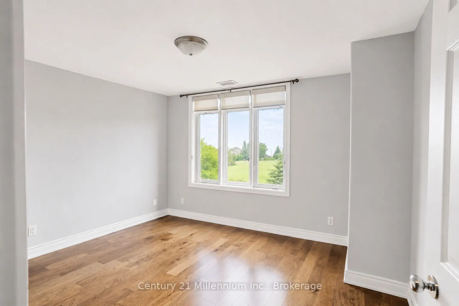 10 Bay Street E #407