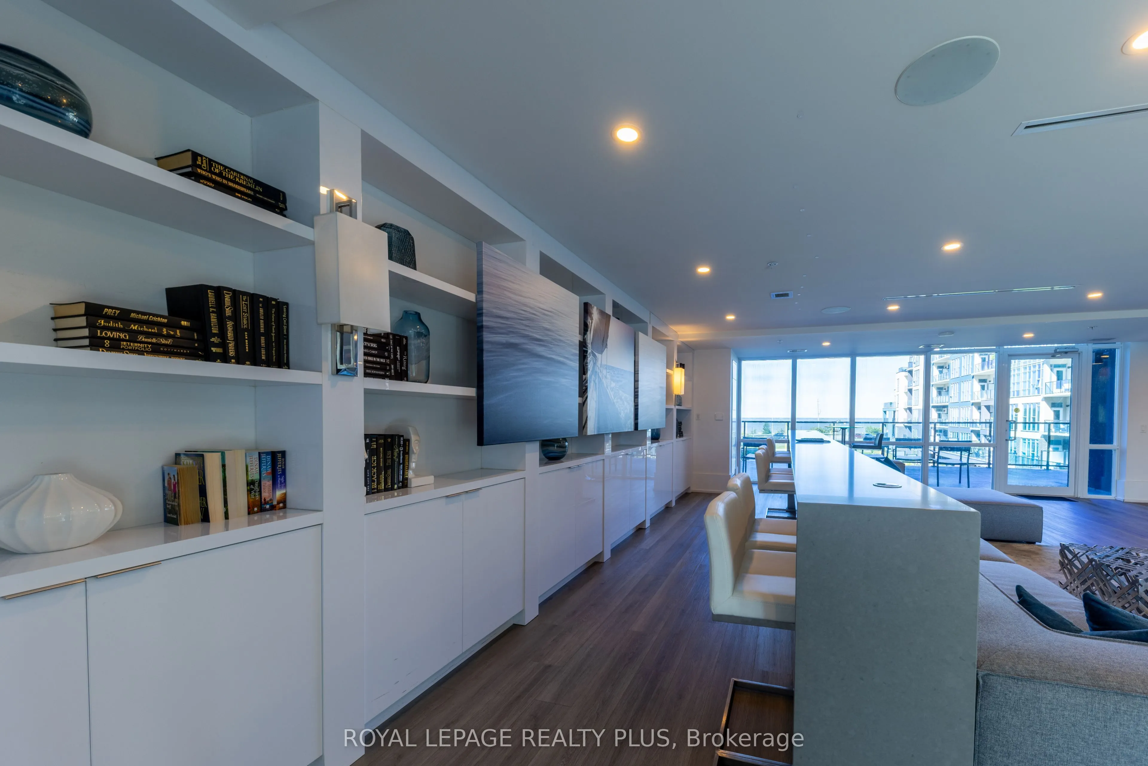 16 Concord Place #306
