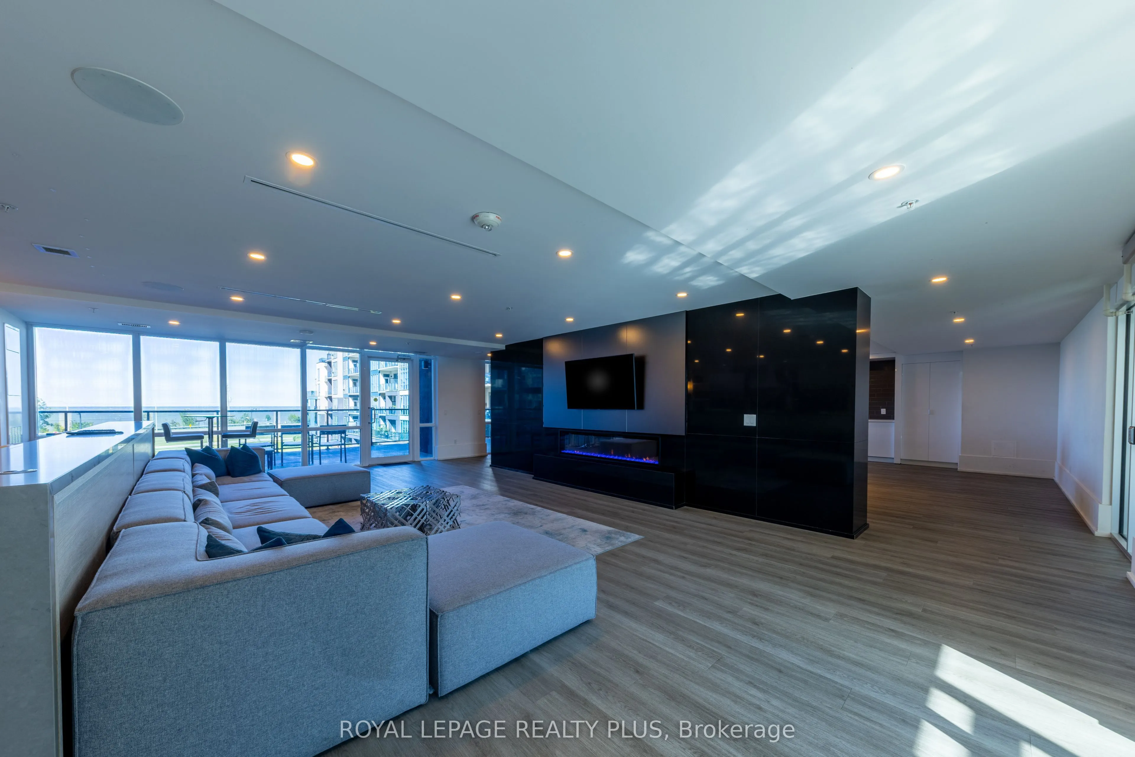 16 Concord Place #306