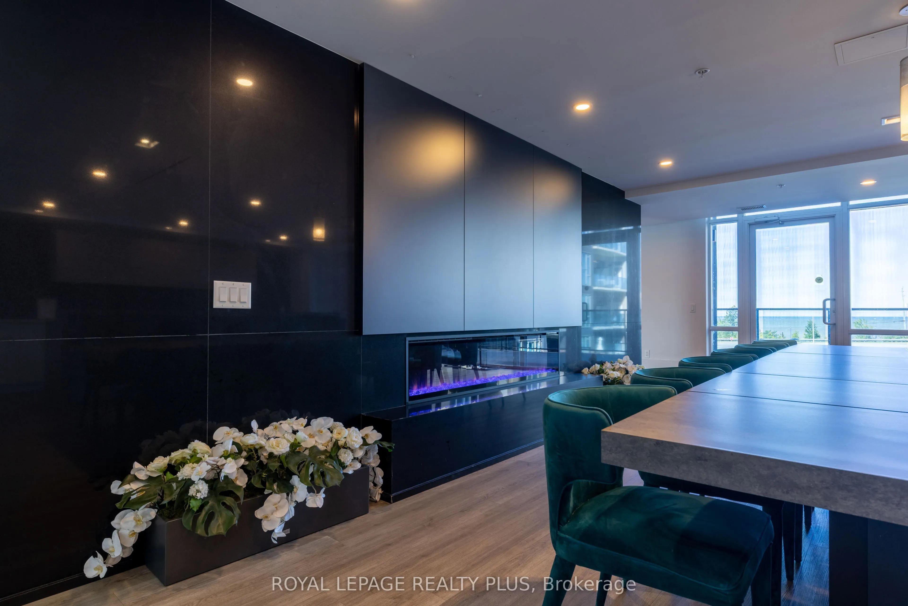 16 Concord Place #306