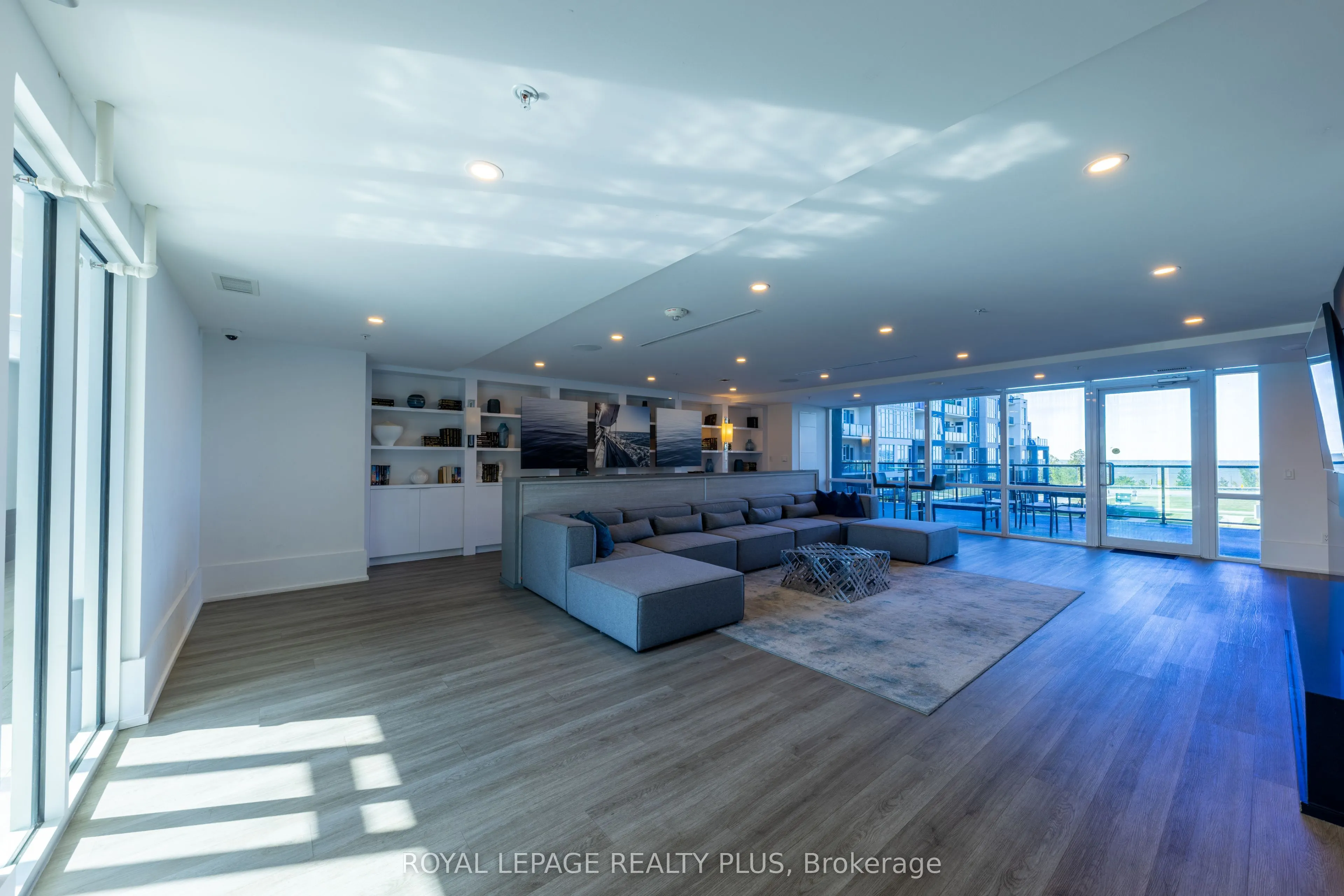 16 Concord Place #306