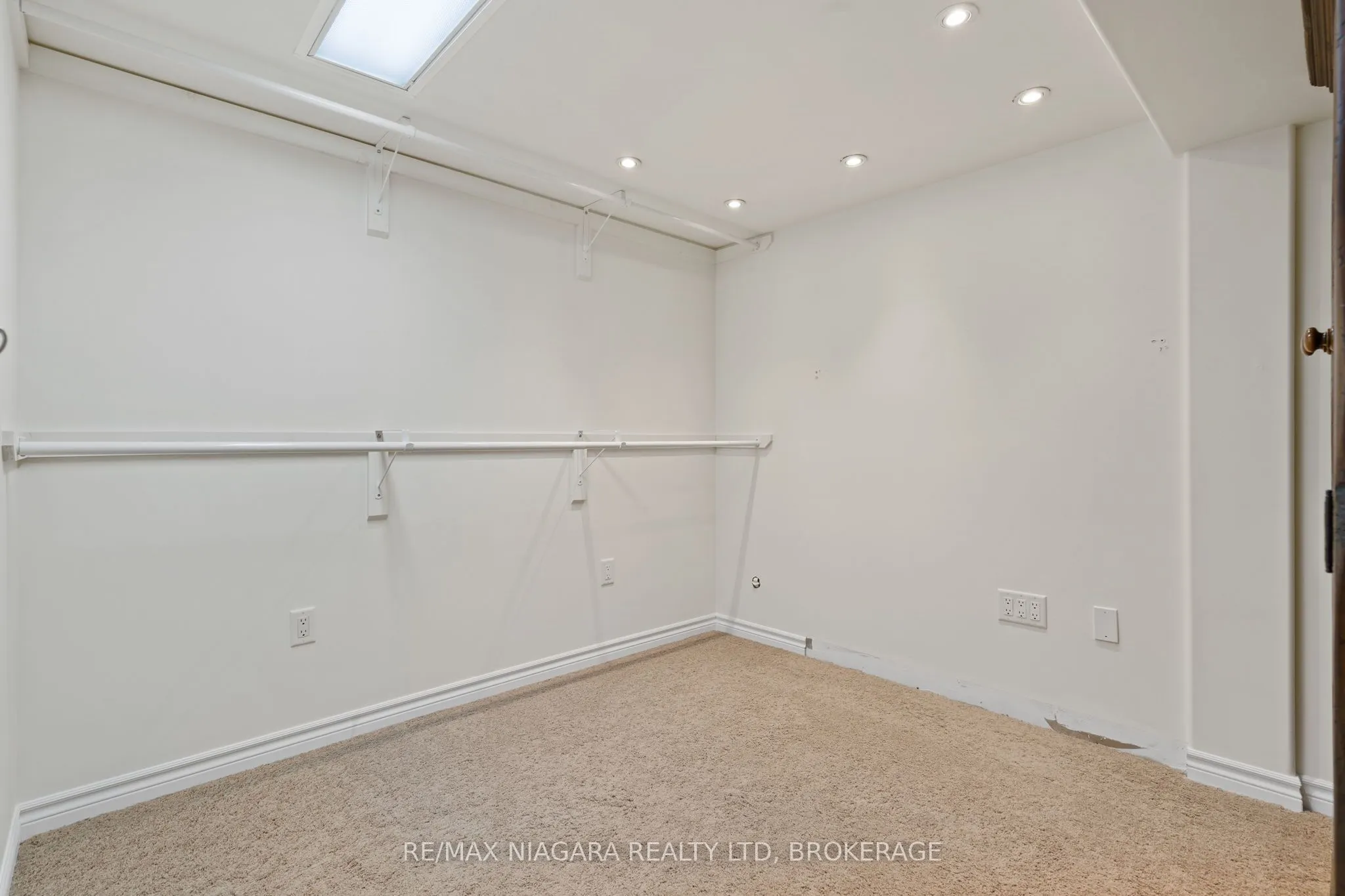 2487 WALKER Court
