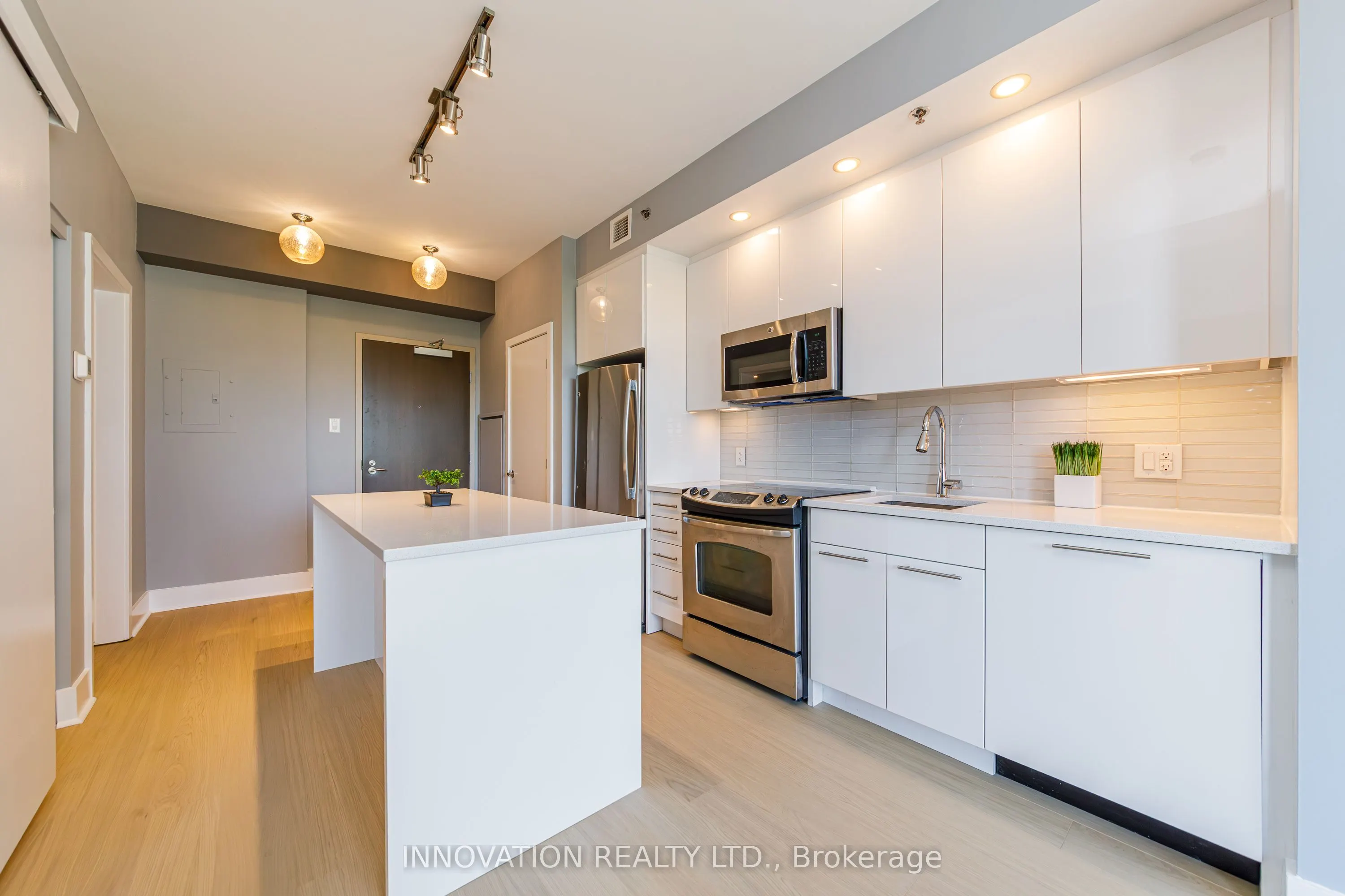 88 RICHMOND Road #209