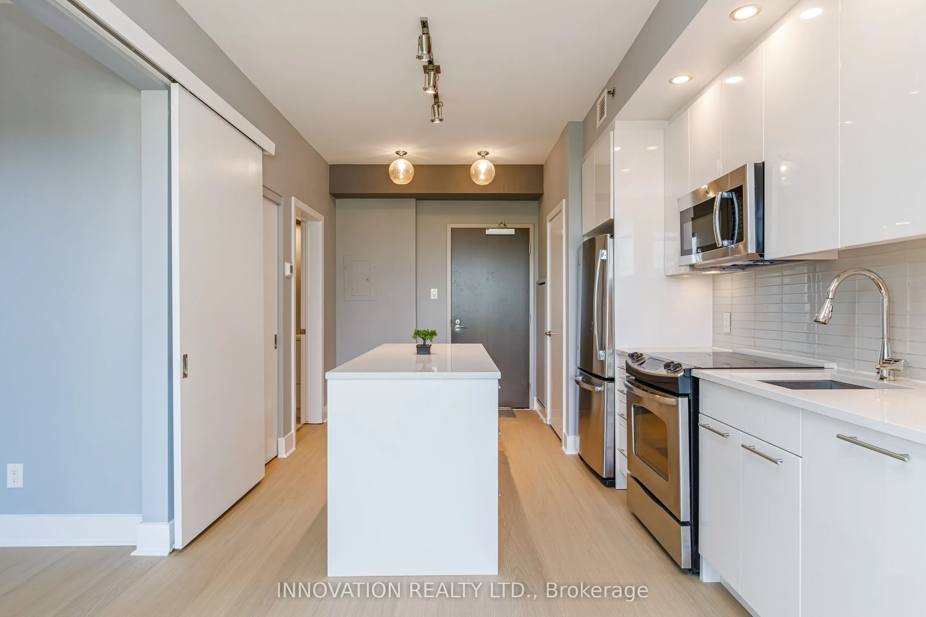 88 RICHMOND Road #209
