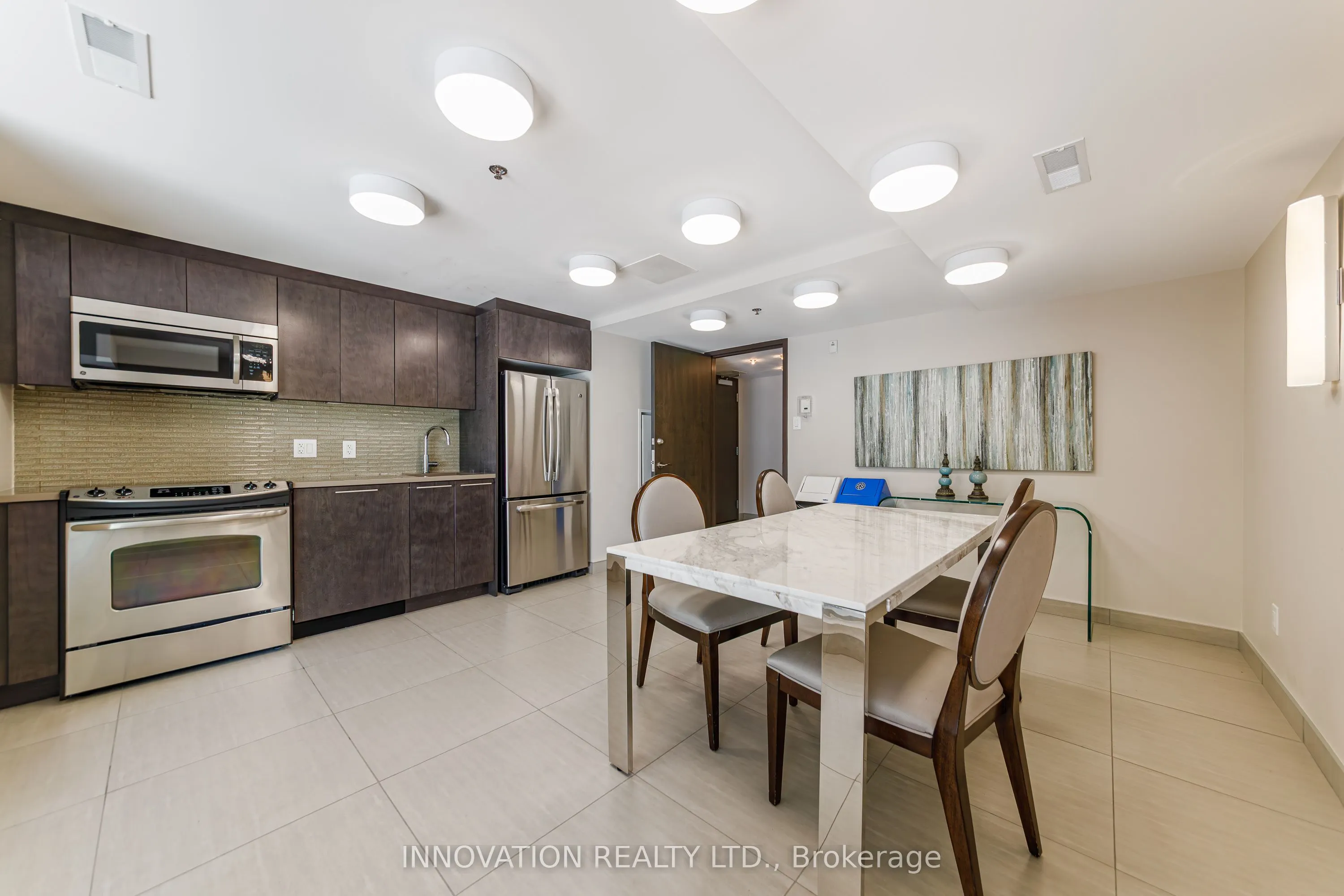 88 RICHMOND Road #209