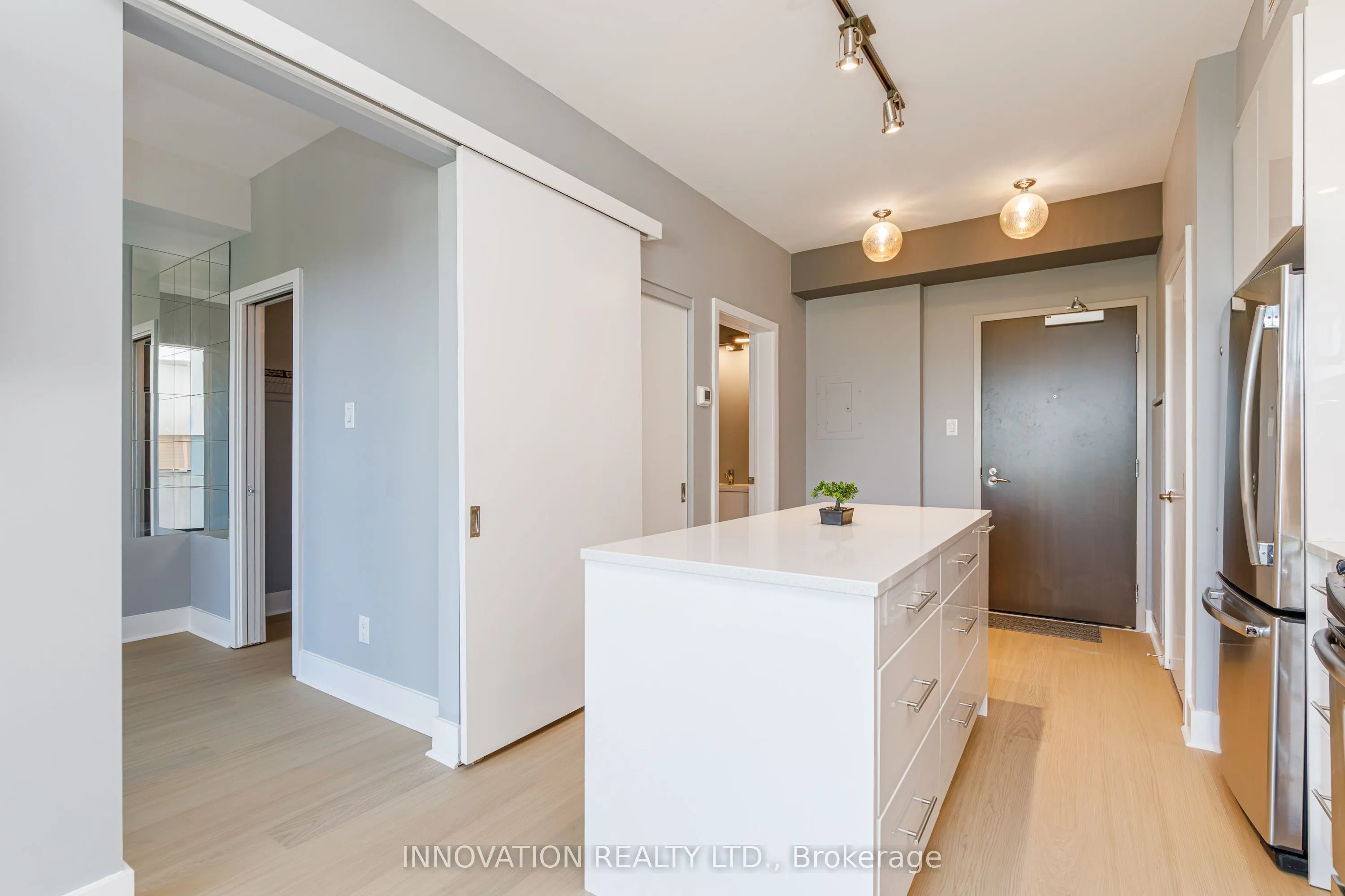 88 RICHMOND Road #209