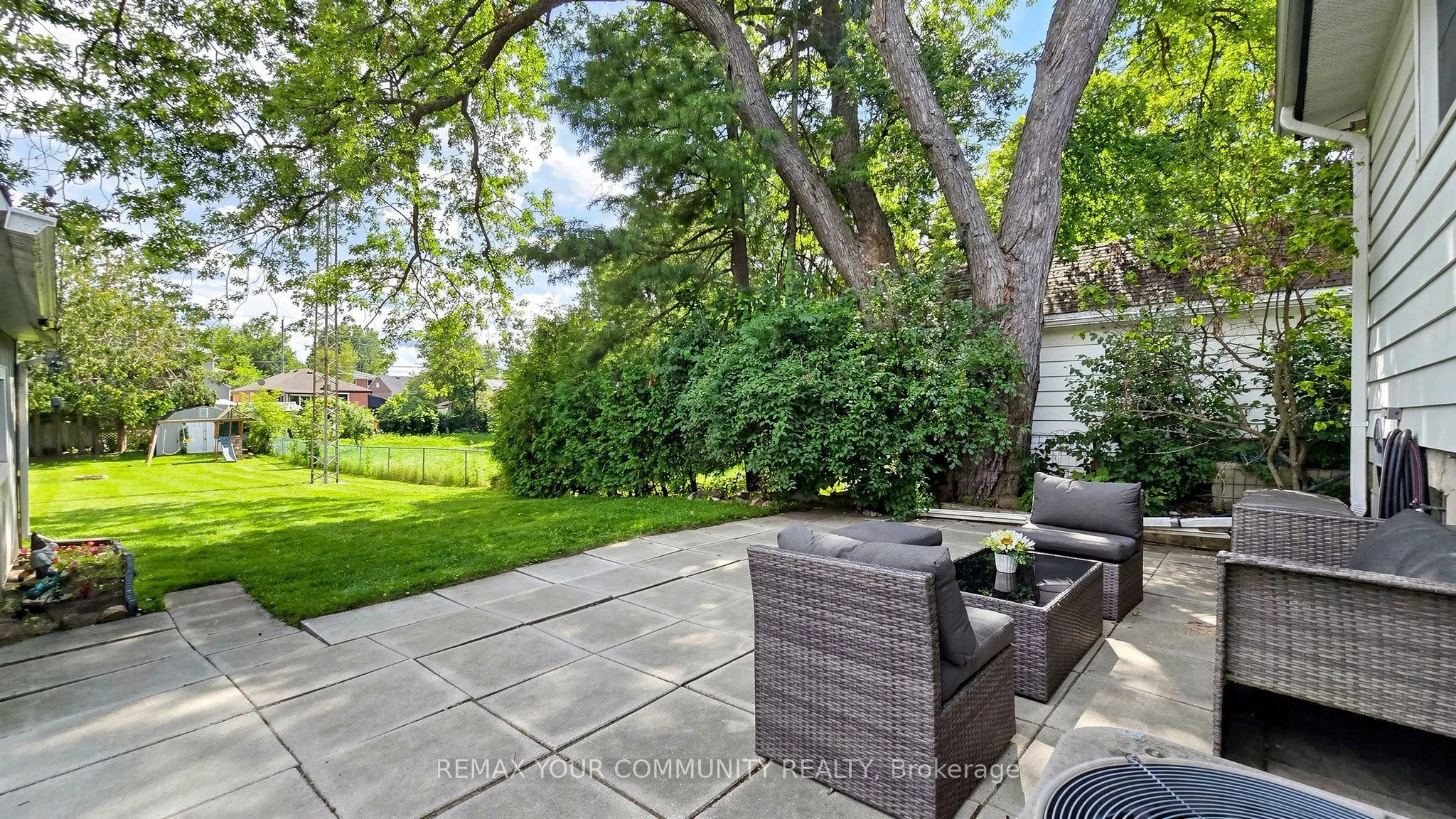 675 Lundys Lane