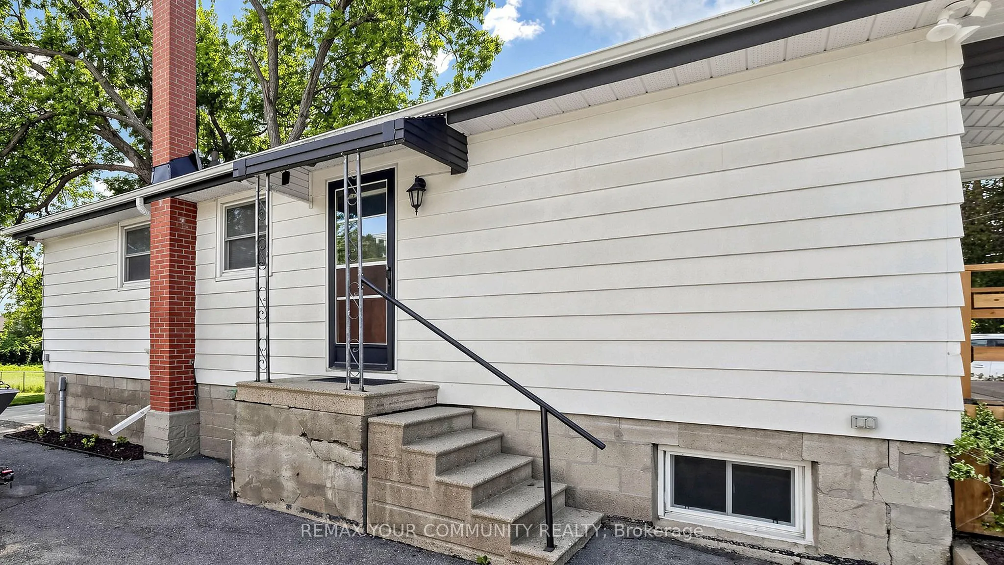 675 Lundys Lane