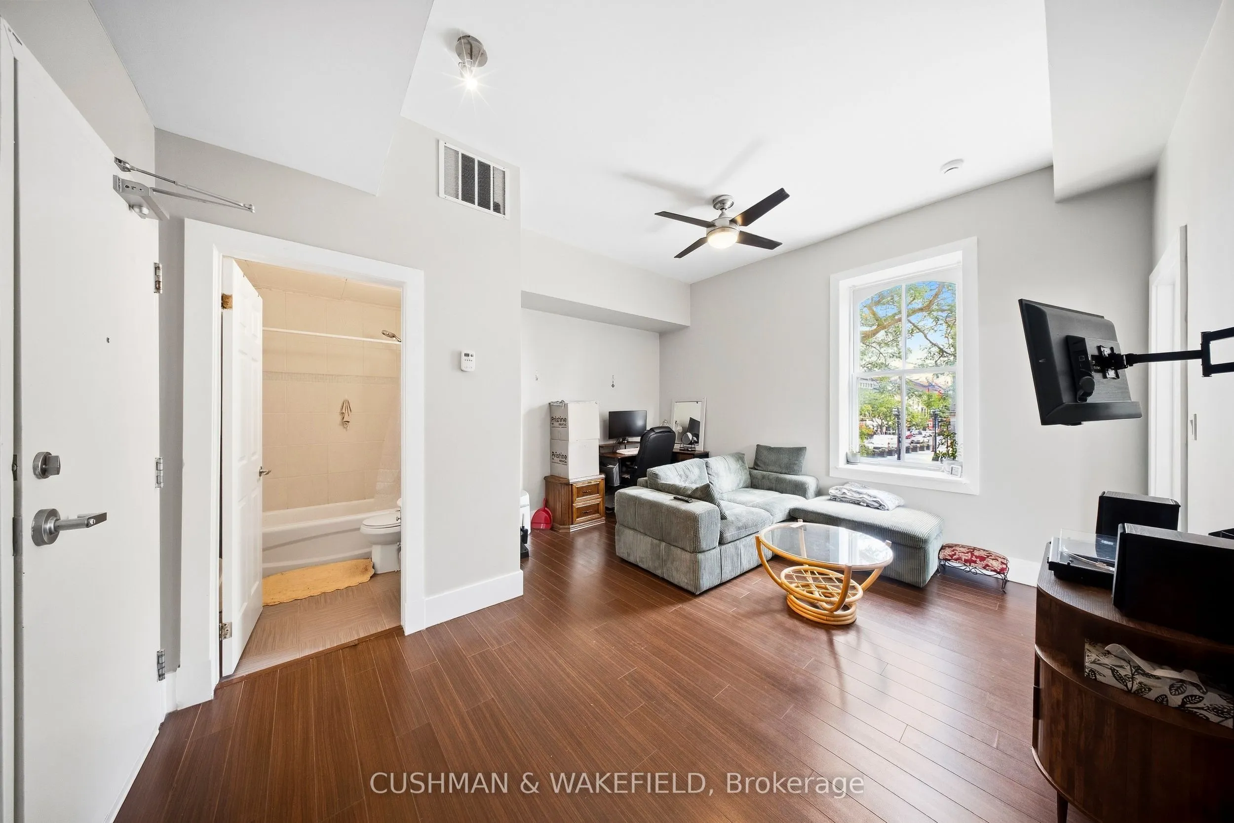 73 King Street W
