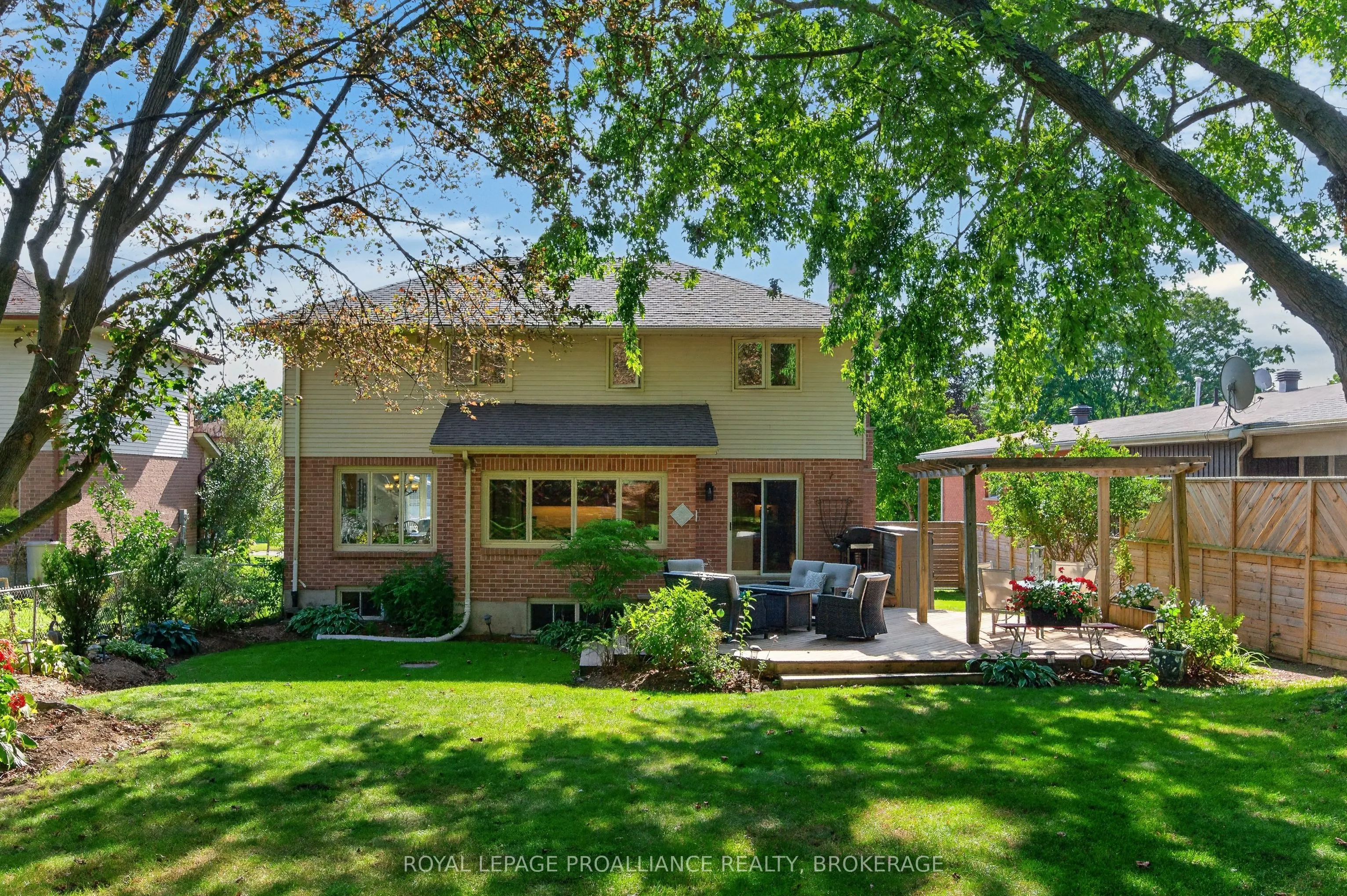 640 Braeside Crescent