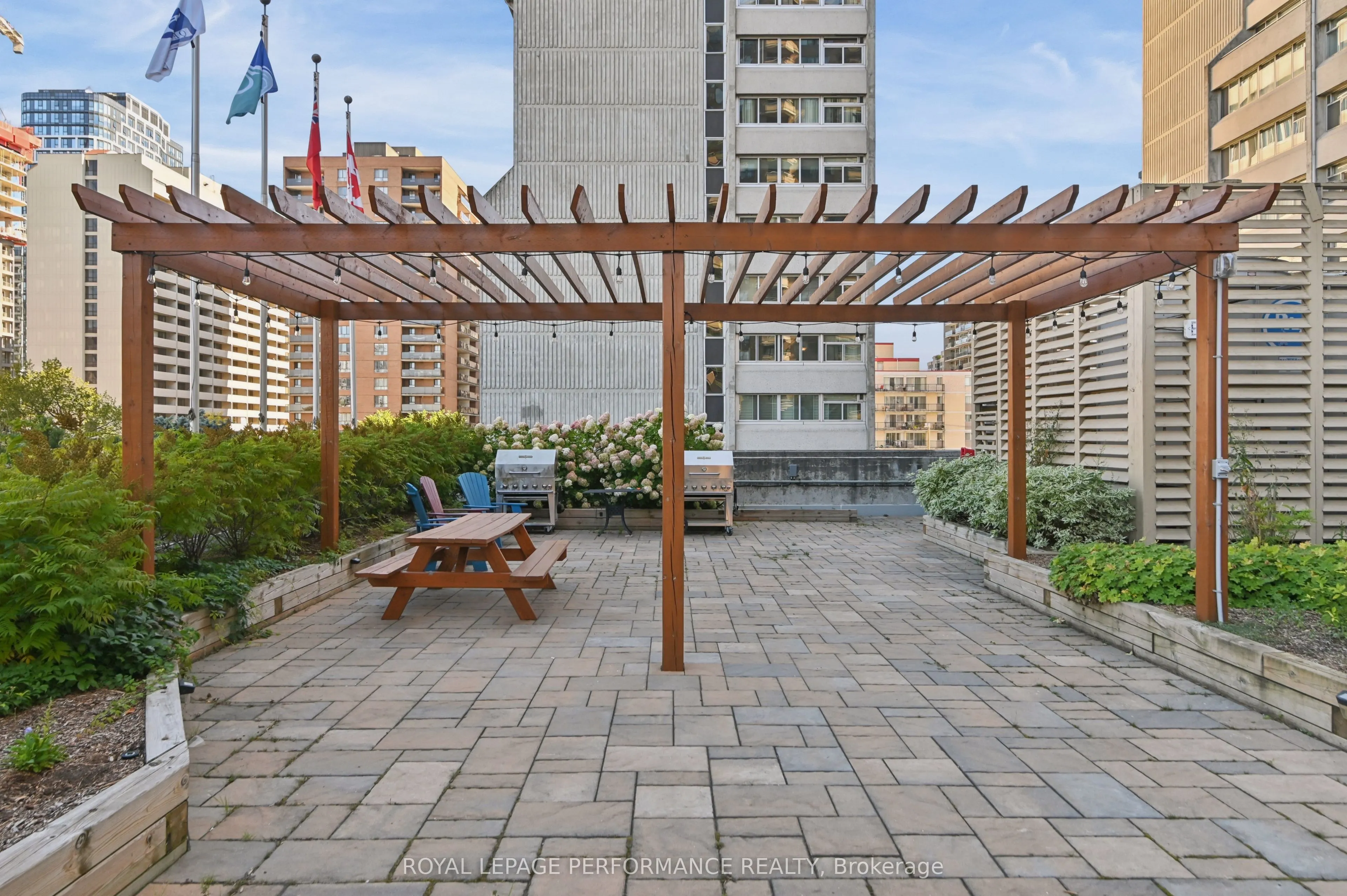 530 Laurier Avenue W #2006
