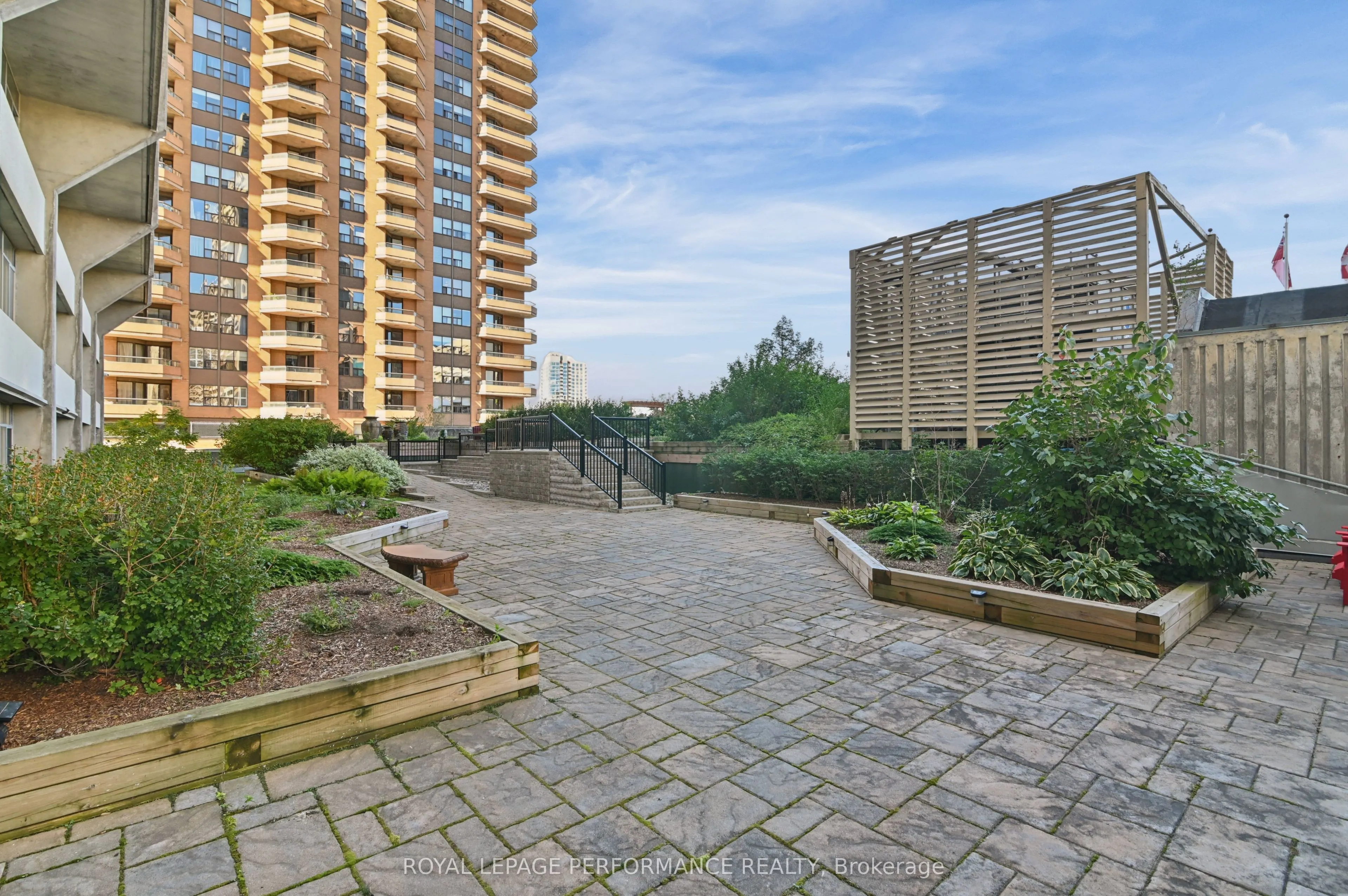 530 Laurier Avenue W #2006
