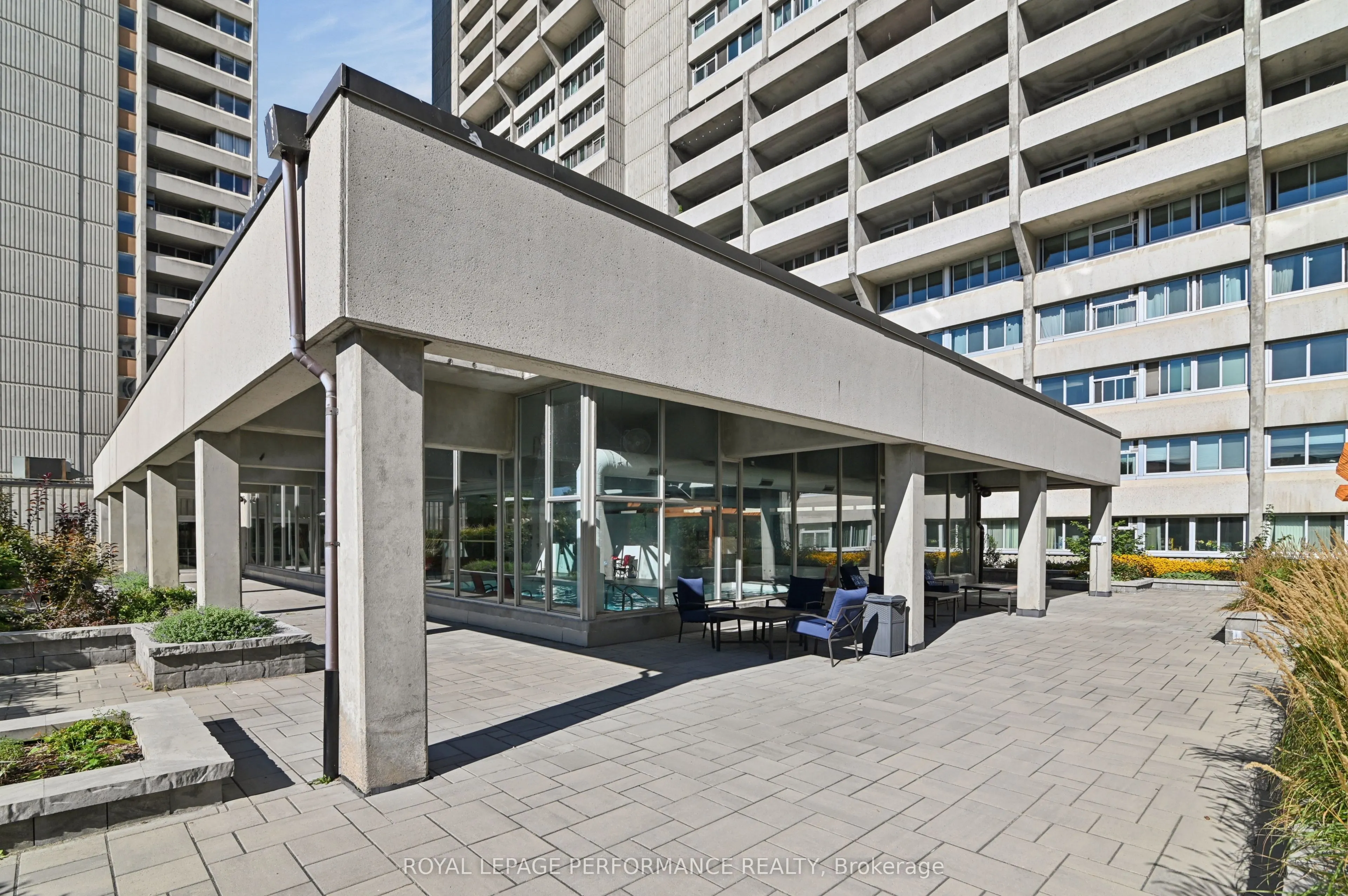 530 Laurier Avenue W #2006