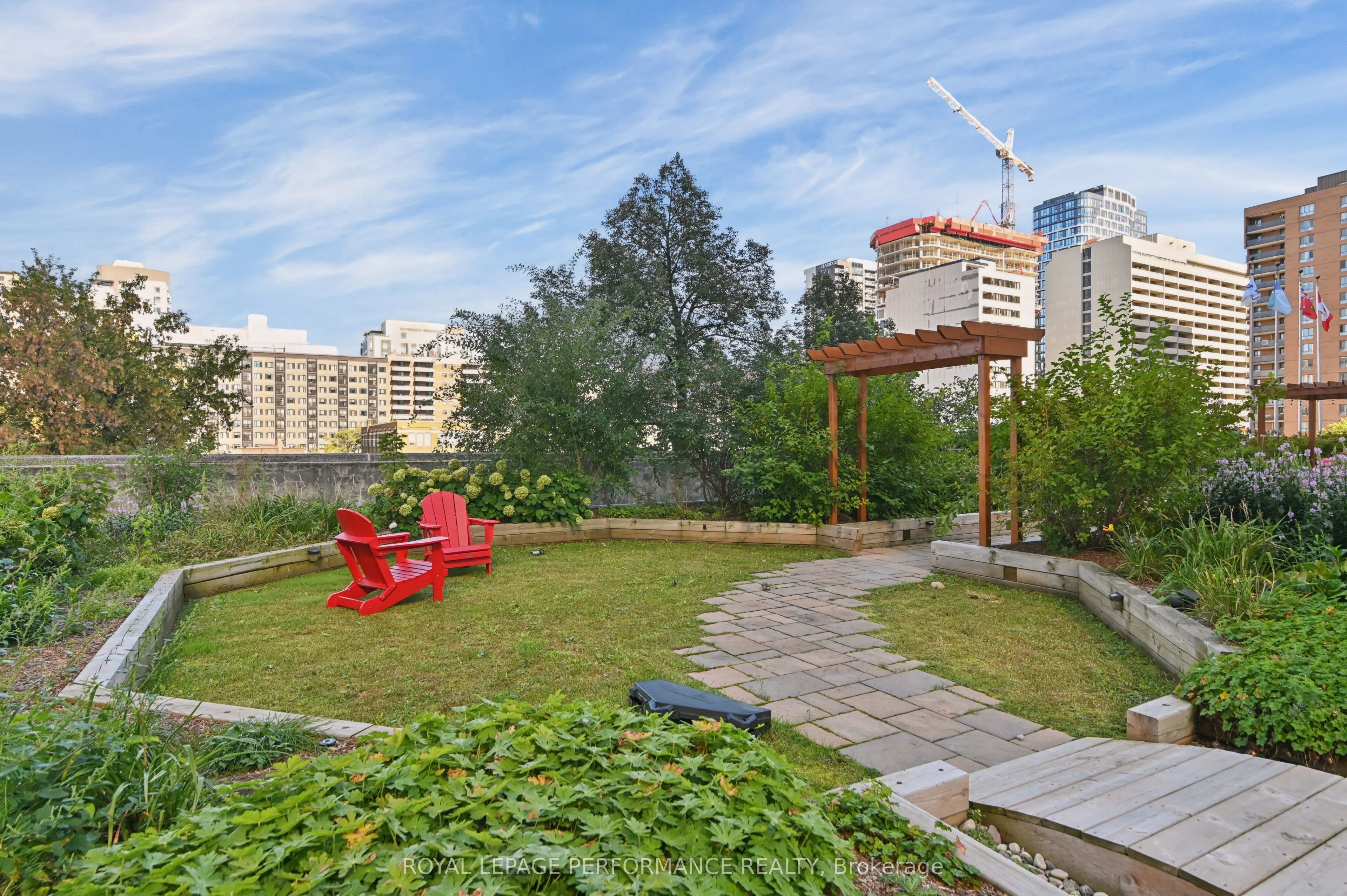 530 Laurier Avenue W #2006