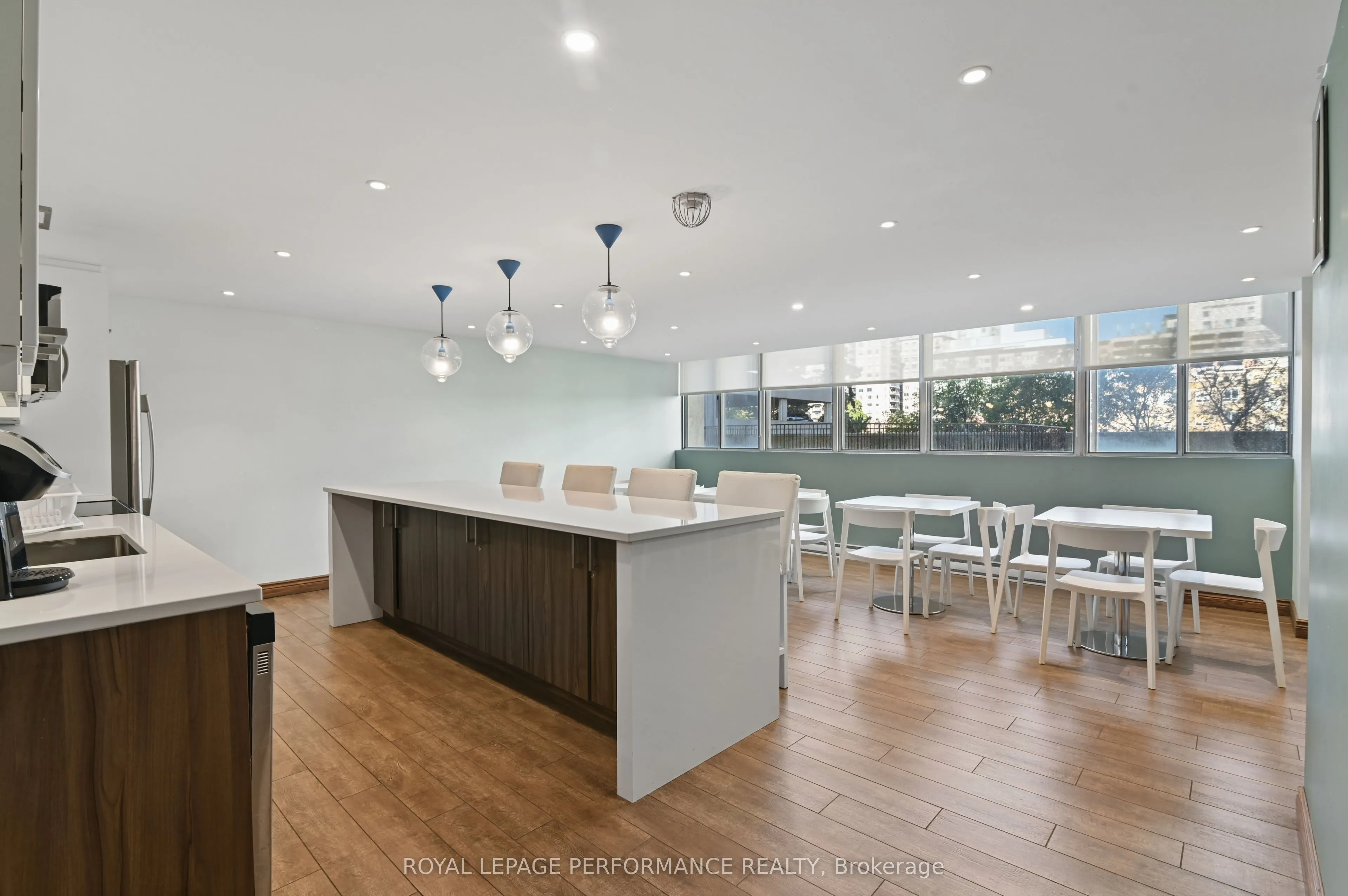 530 Laurier Avenue W #2006