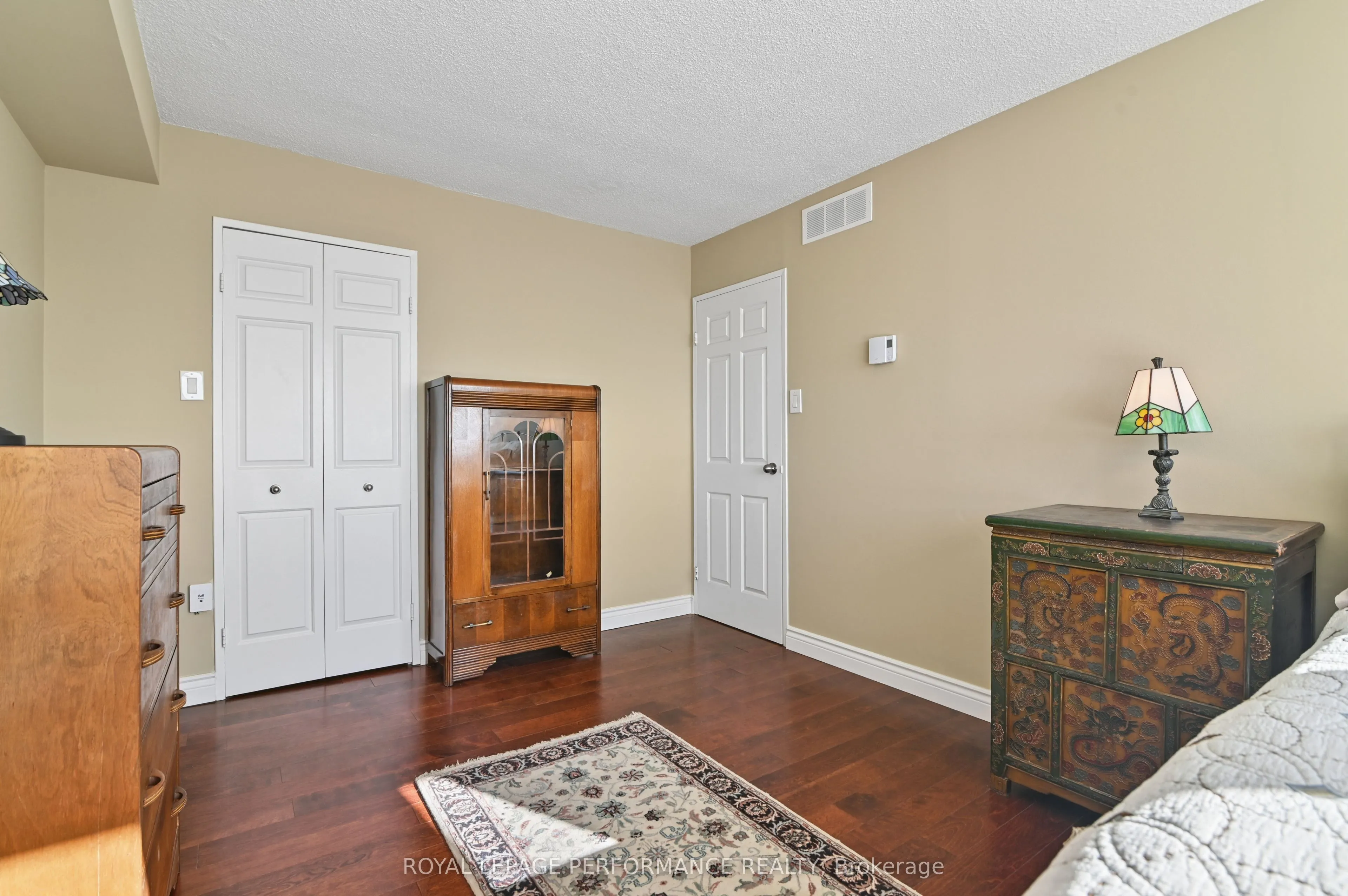 530 Laurier Avenue W #2006