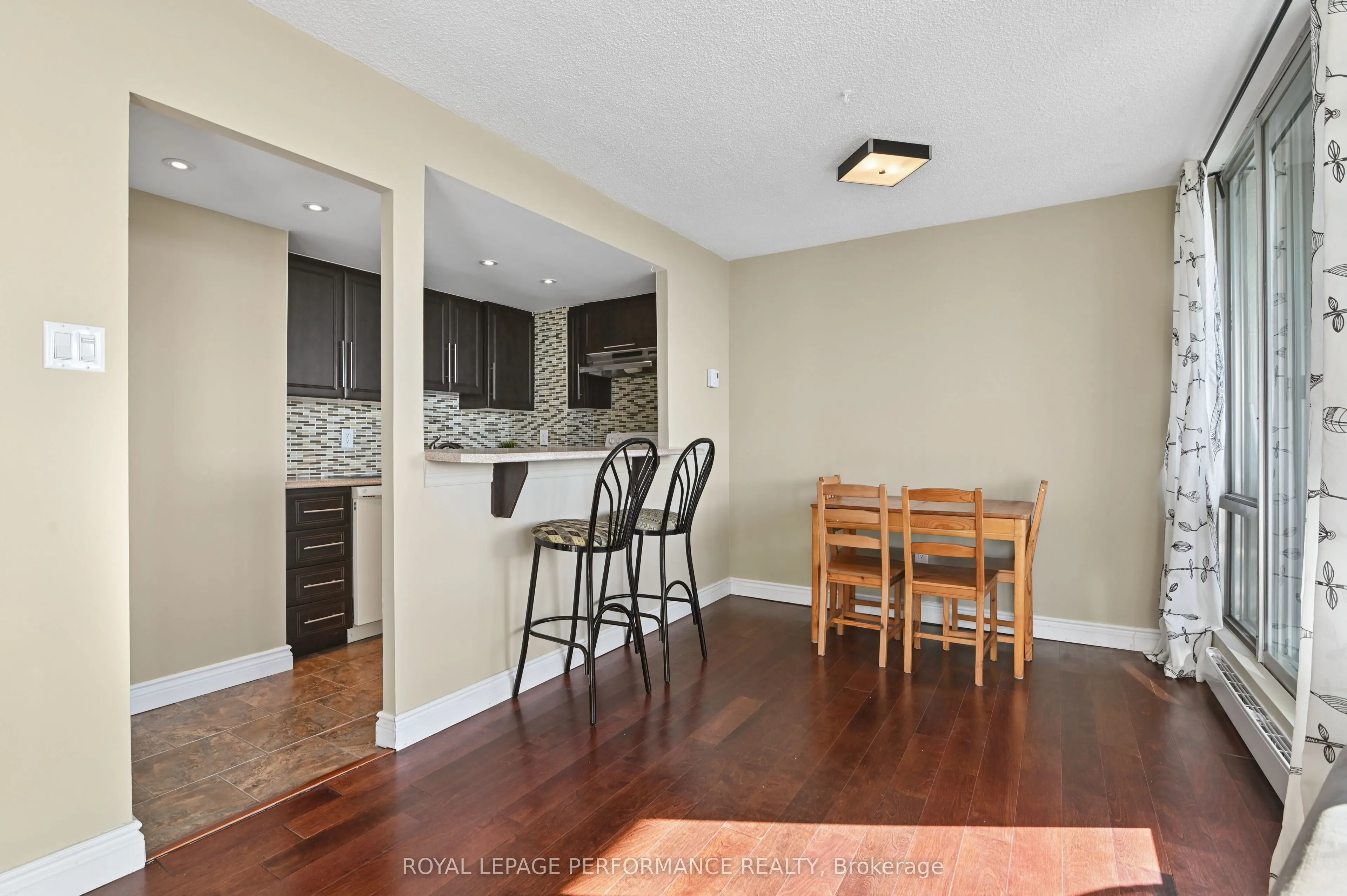 530 Laurier Avenue W #2006