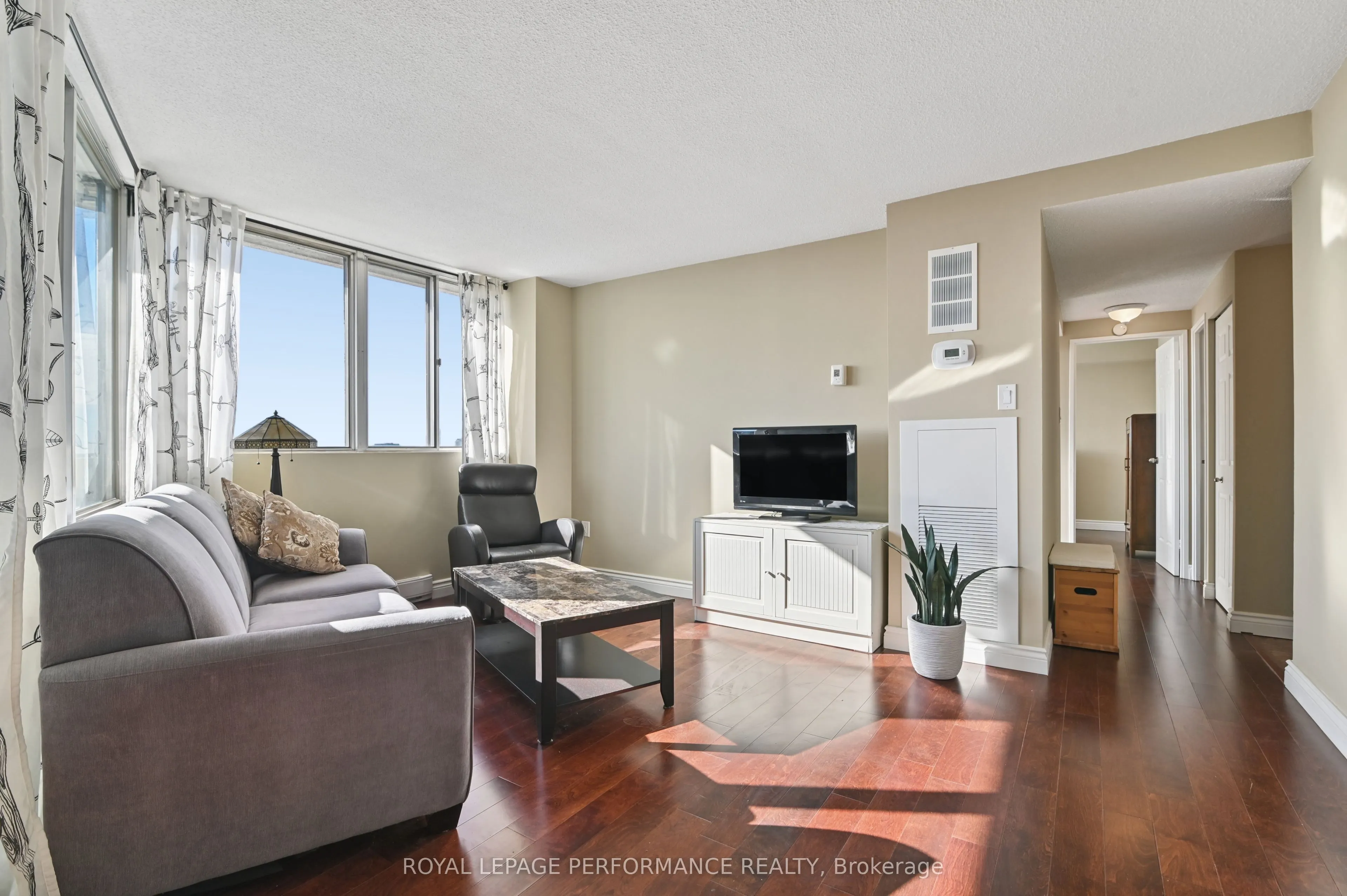 530 Laurier Avenue W #2006