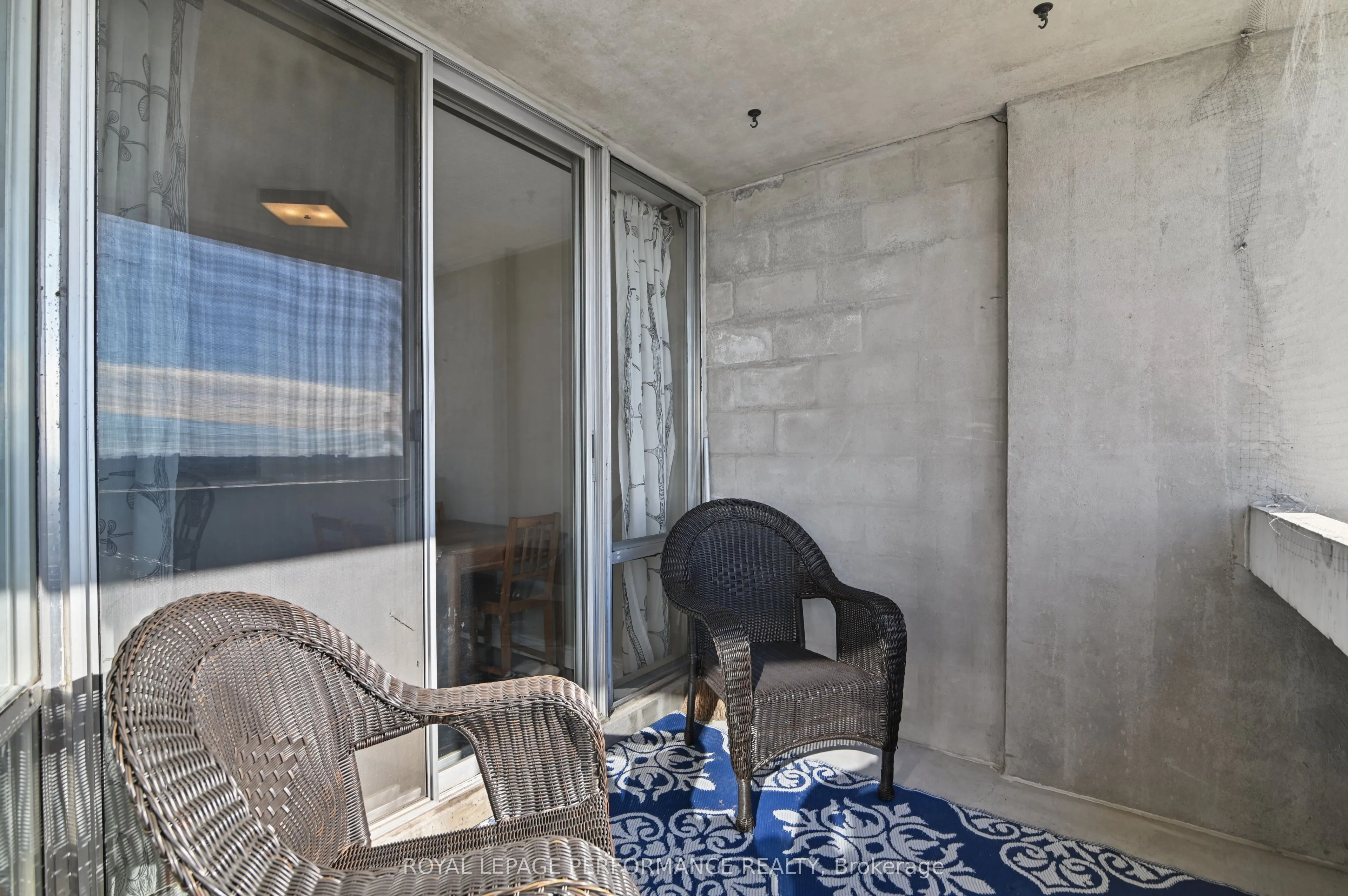 530 Laurier Avenue W #2006
