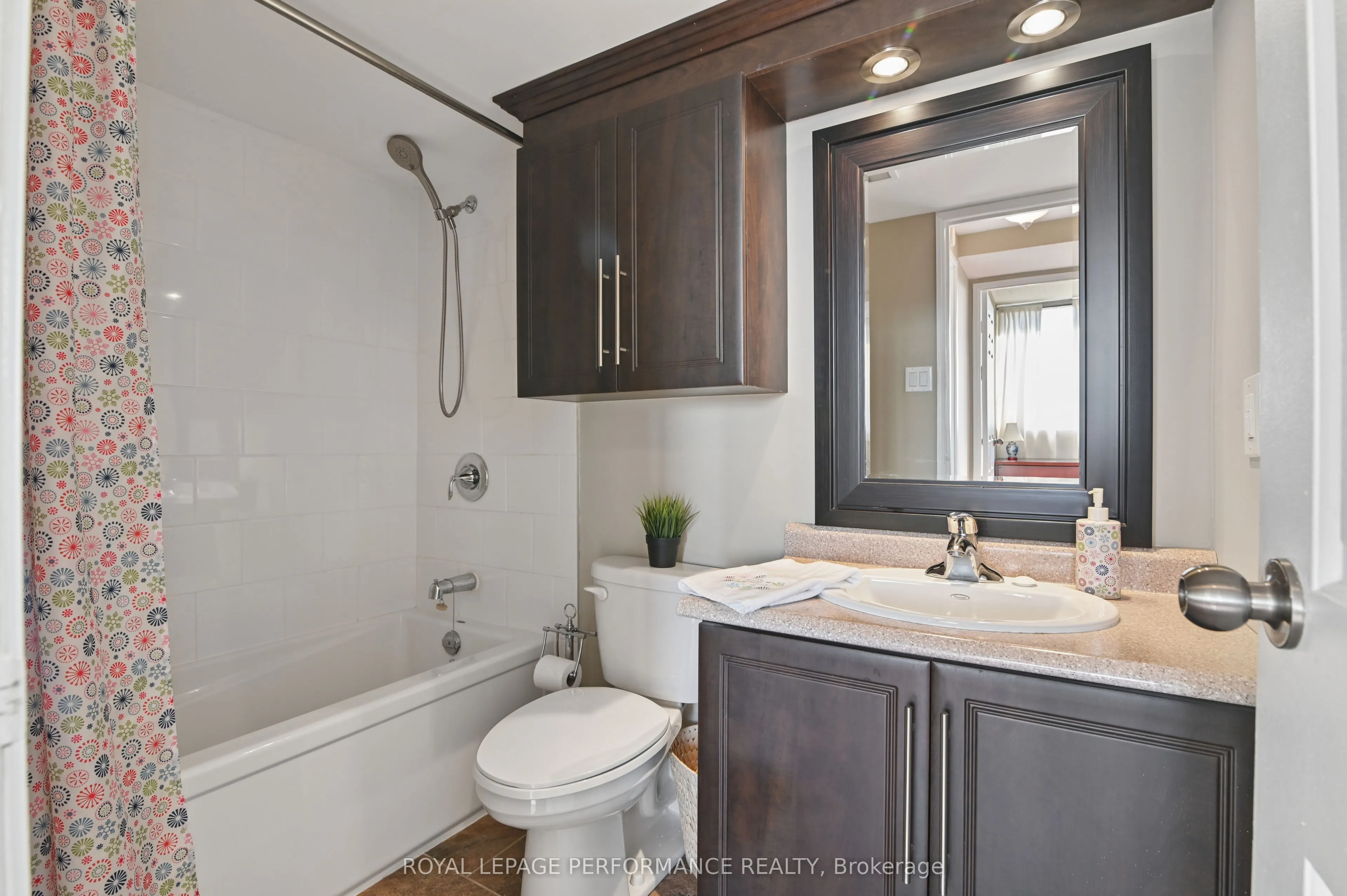 530 Laurier Avenue W #2006