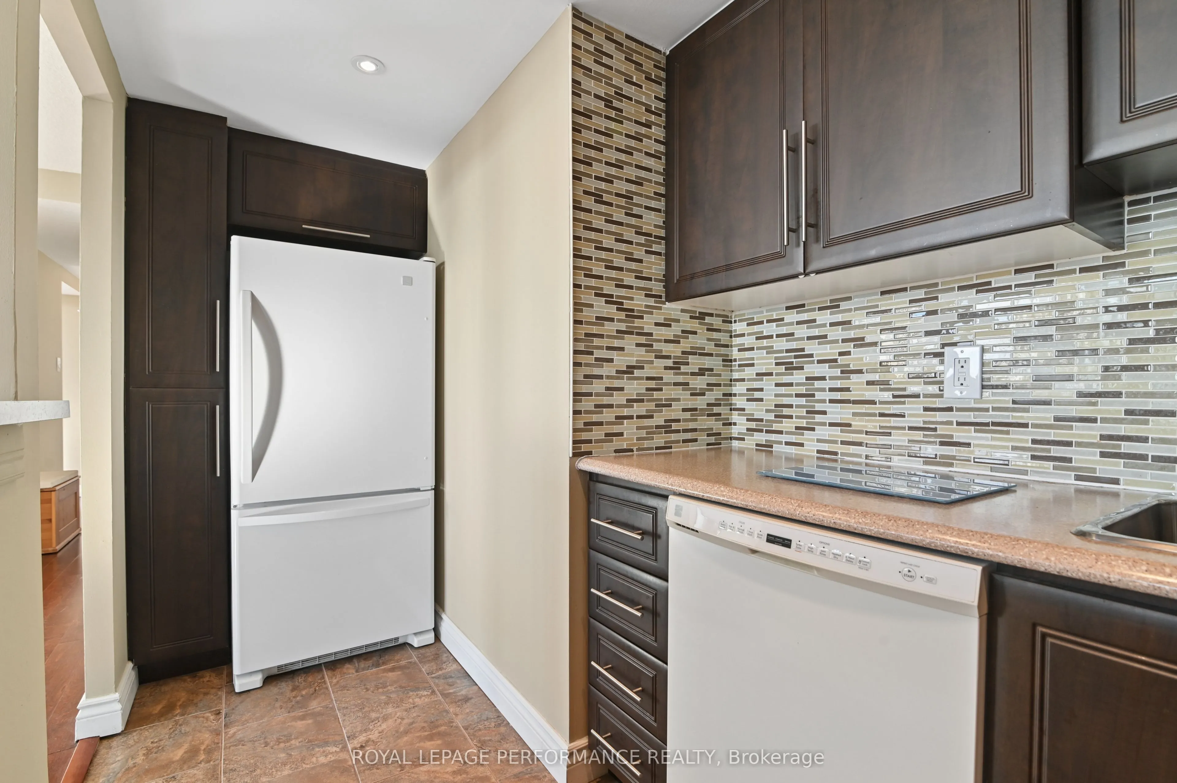530 Laurier Avenue W #2006