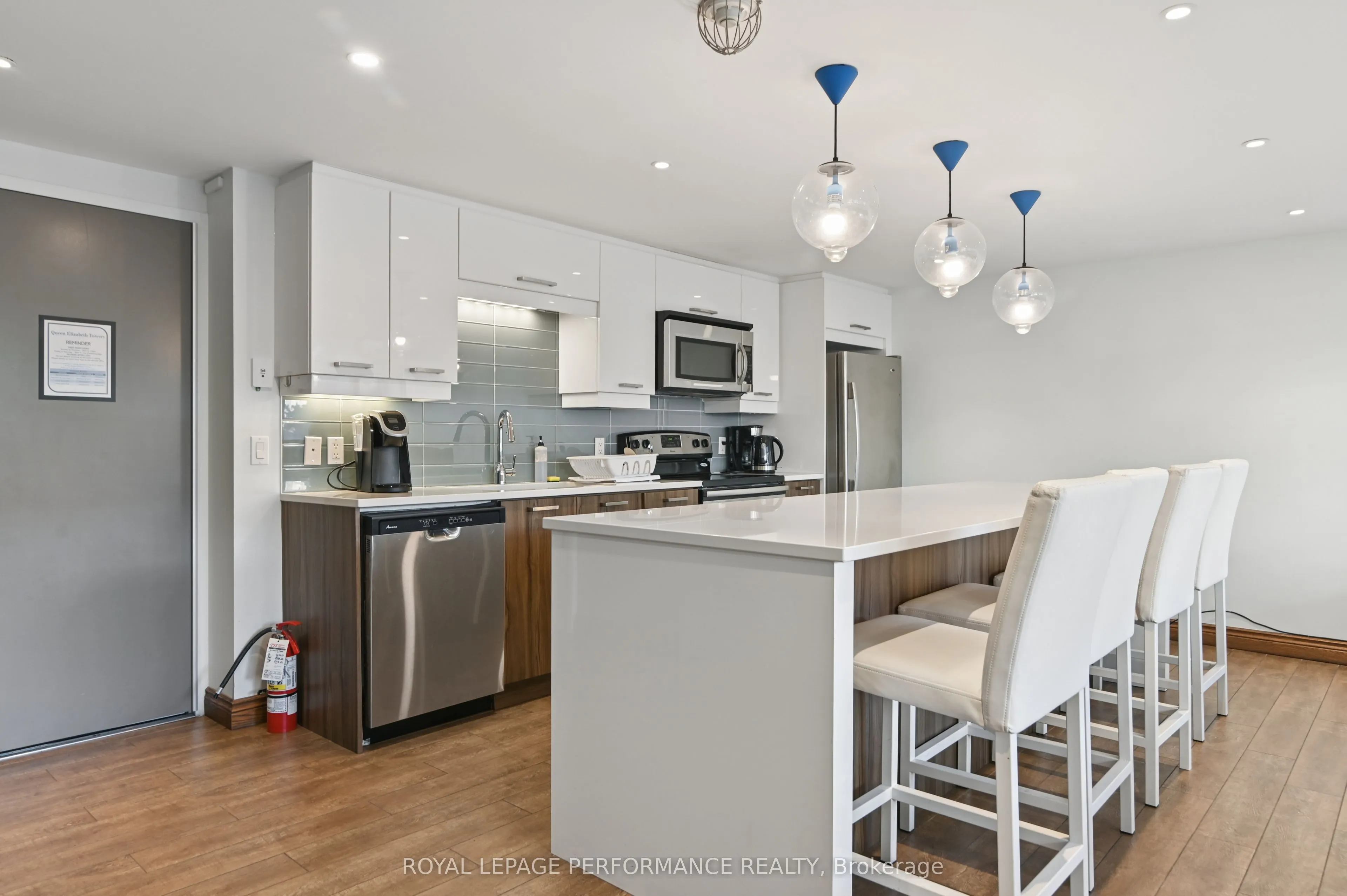 530 Laurier Avenue W #2006