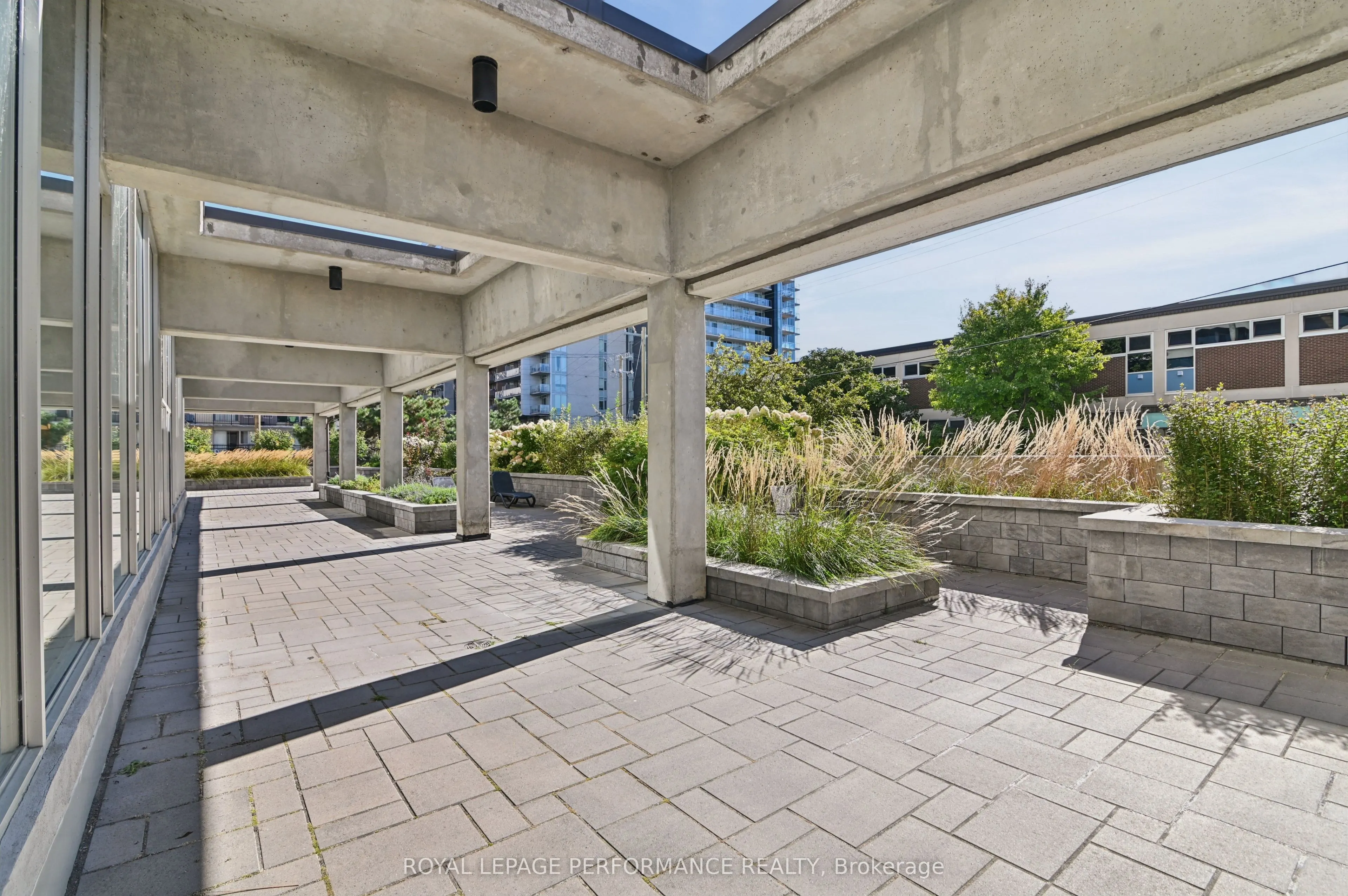 530 Laurier Avenue W #2006