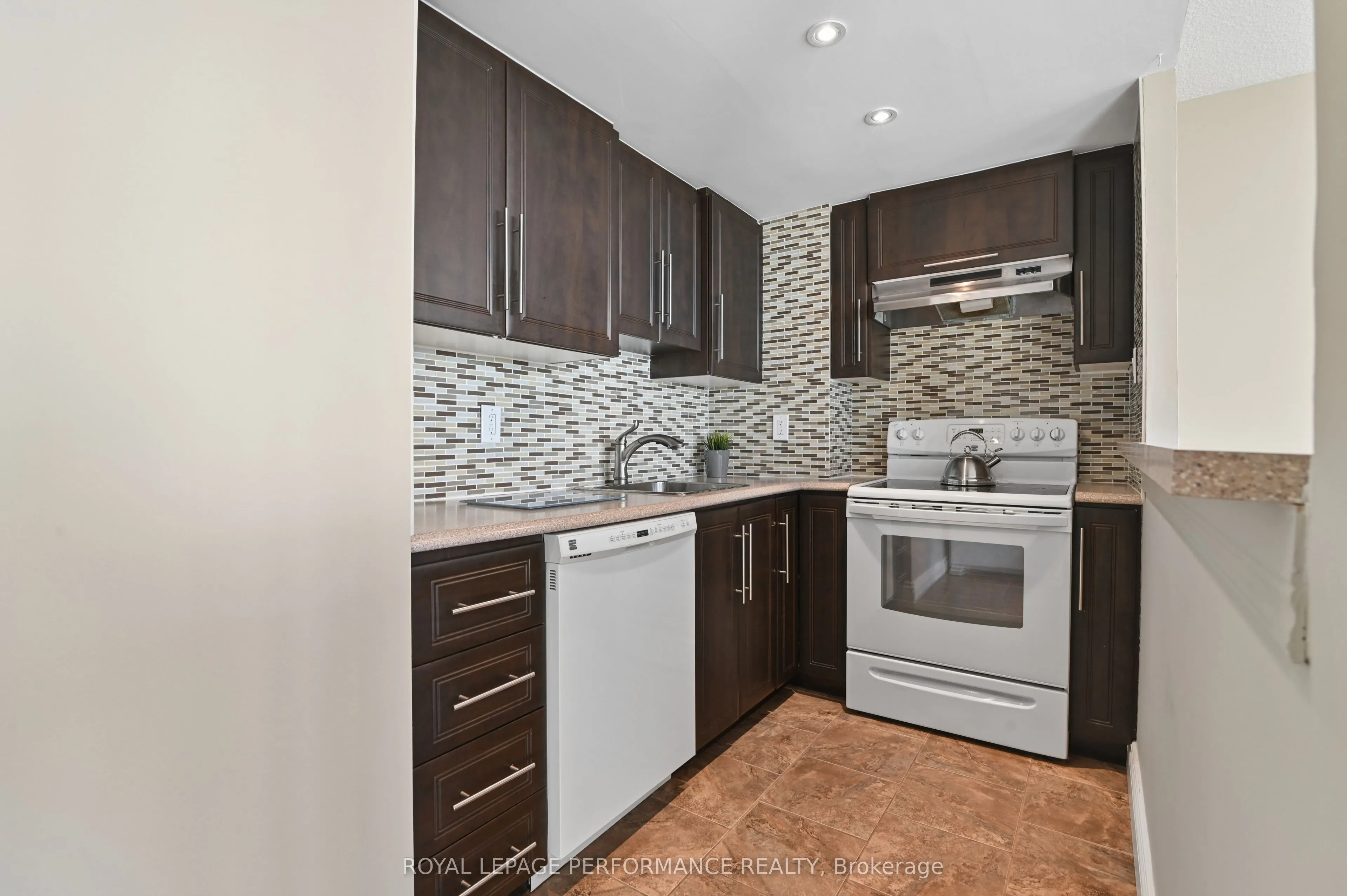 530 Laurier Avenue W #2006
