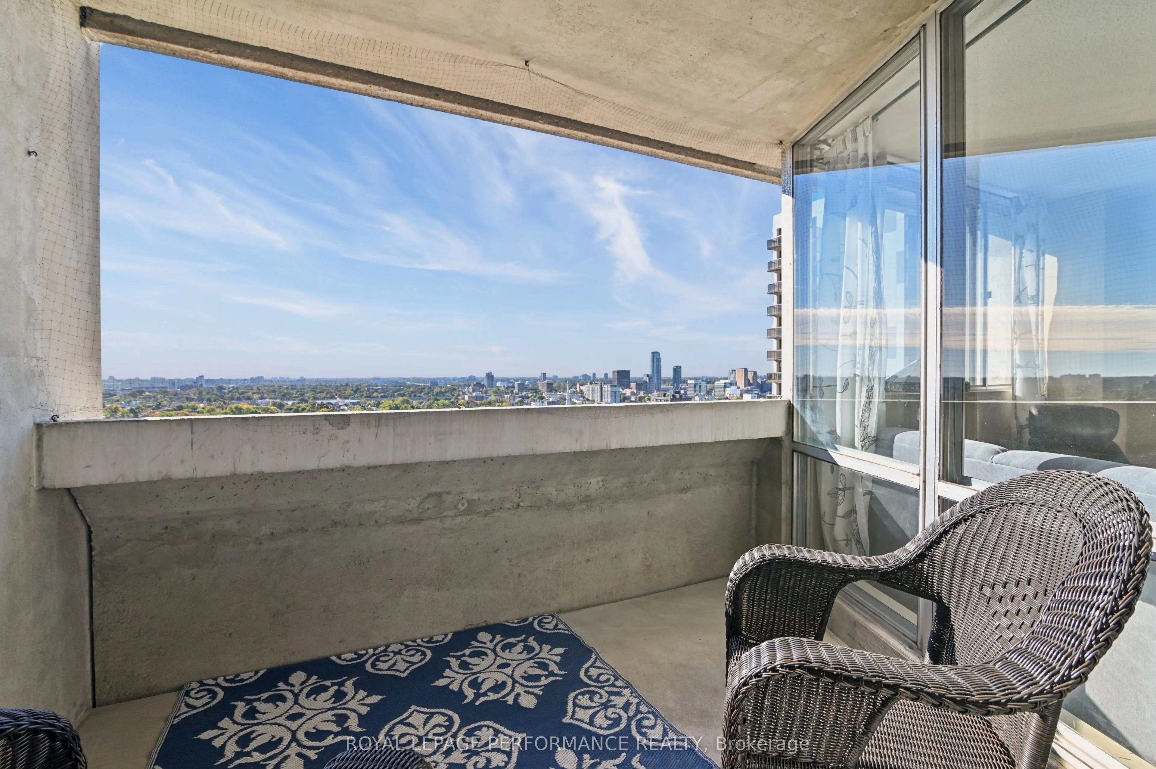 530 Laurier Avenue W #2006
