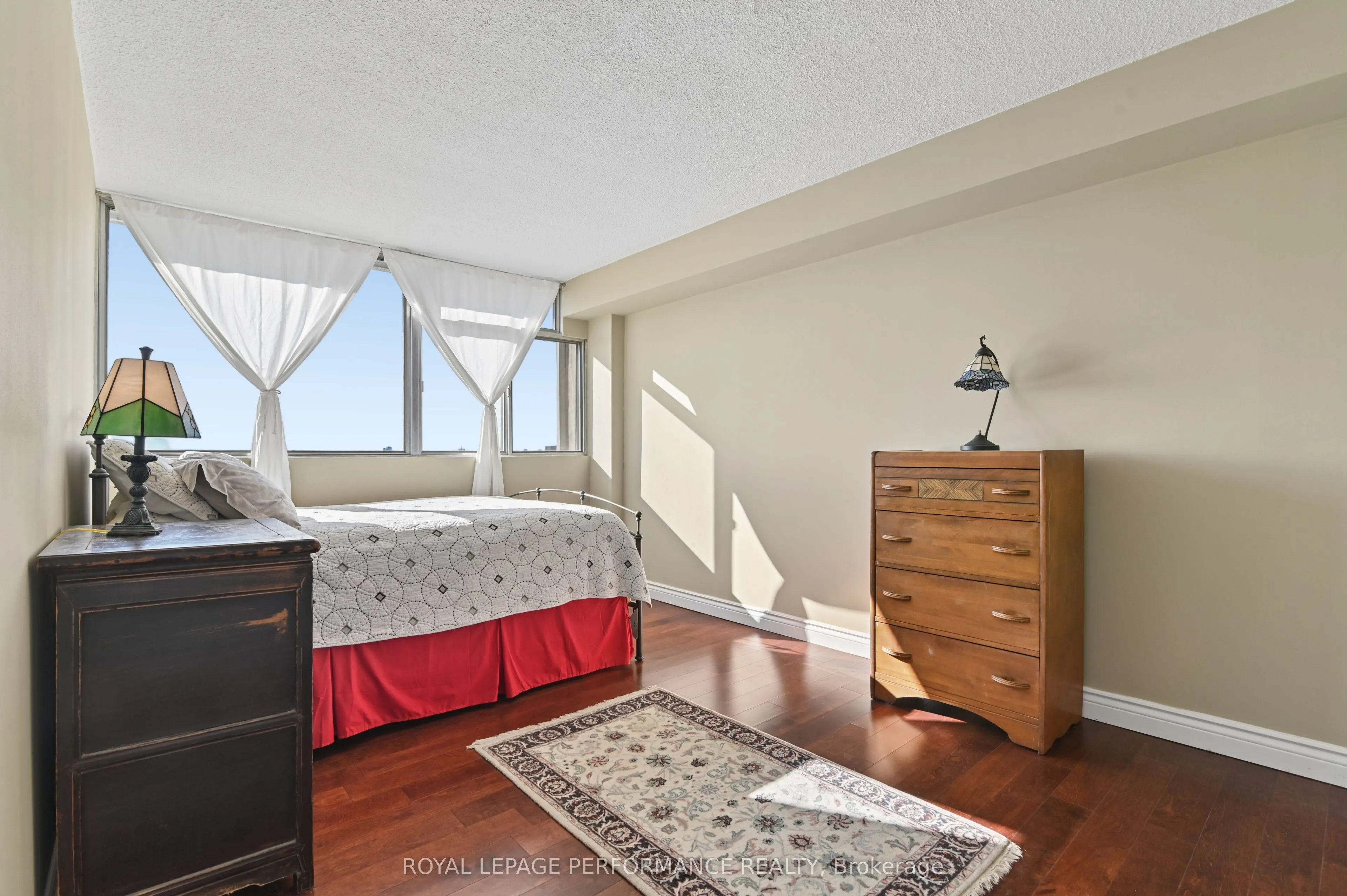 530 Laurier Avenue W #2006